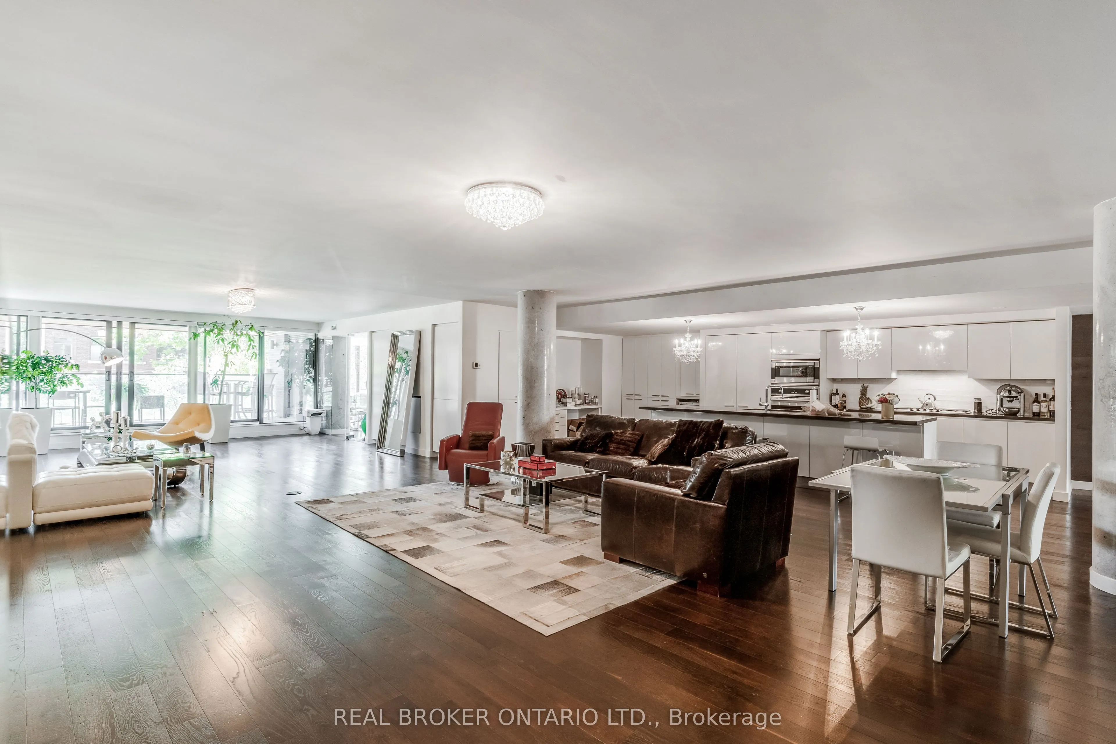 500 Wellington Street W, #201