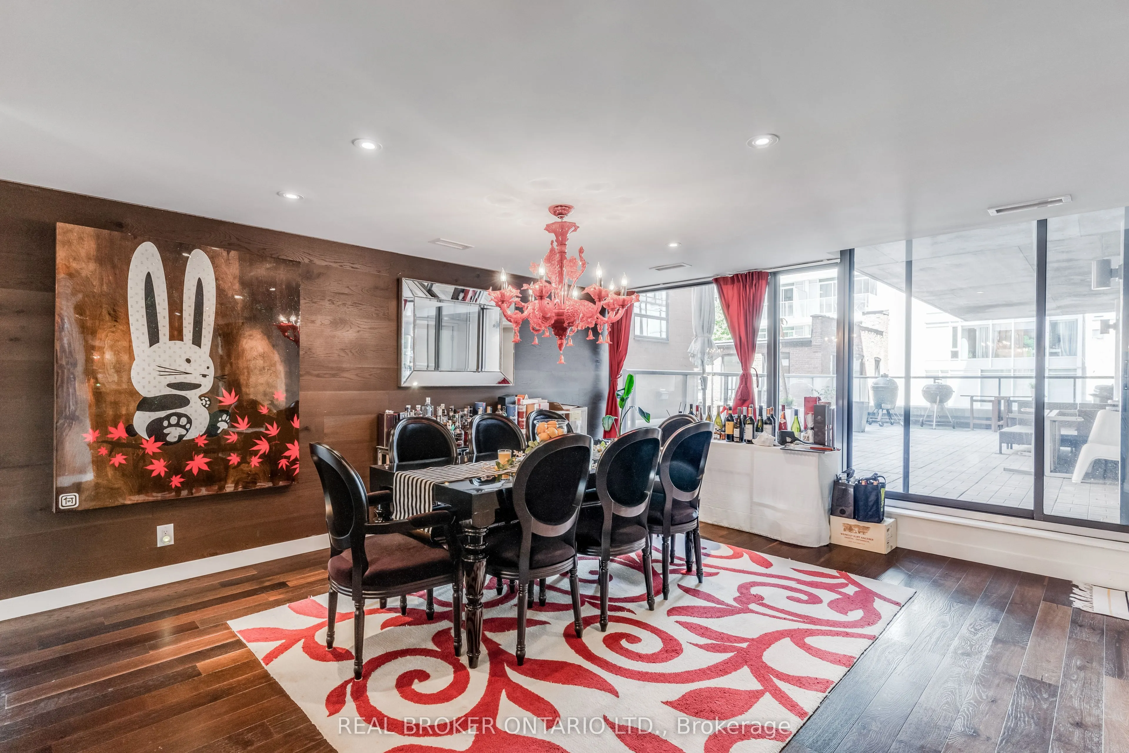 500 Wellington Street W, #201