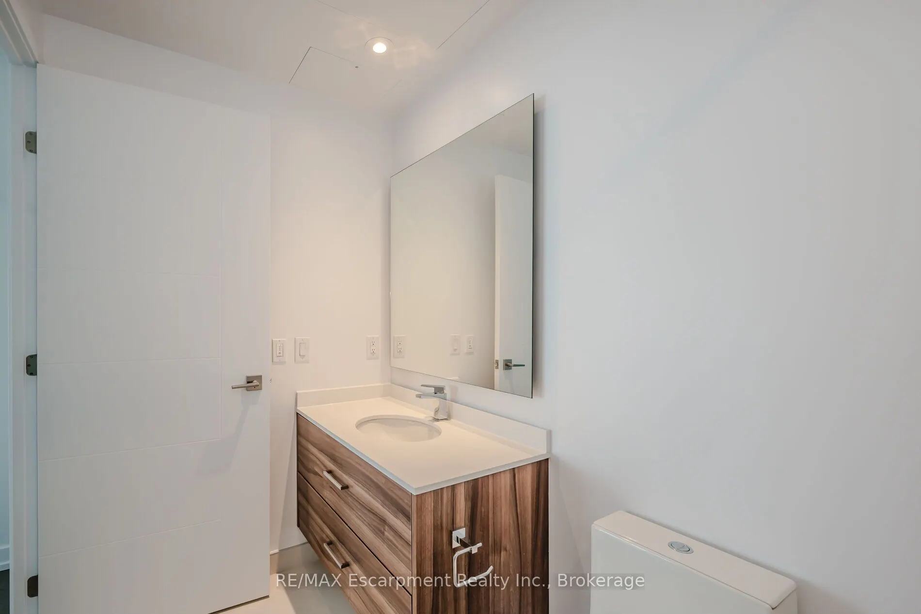 488 University Avenue, #2816