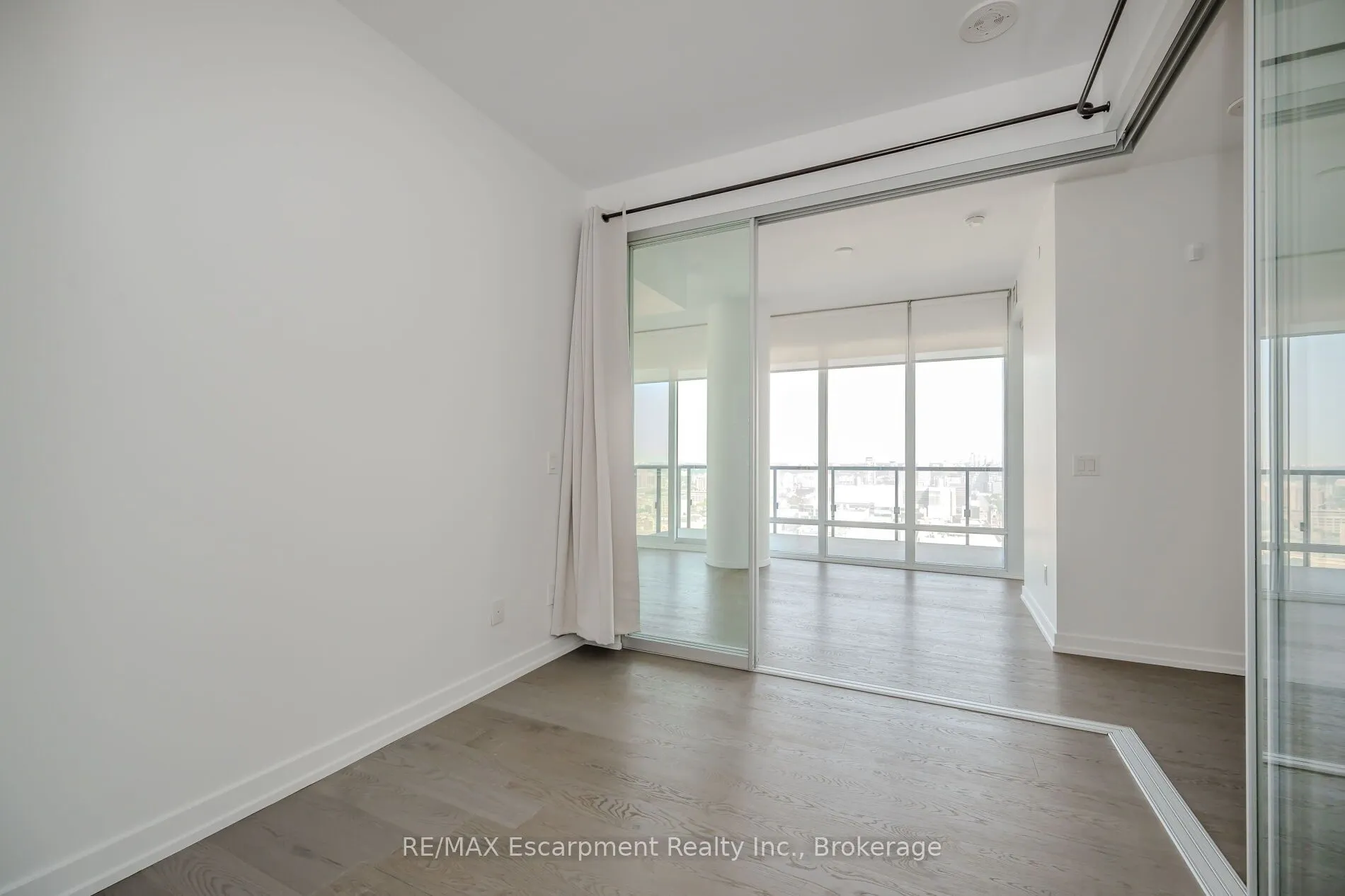 488 University Avenue, #2816