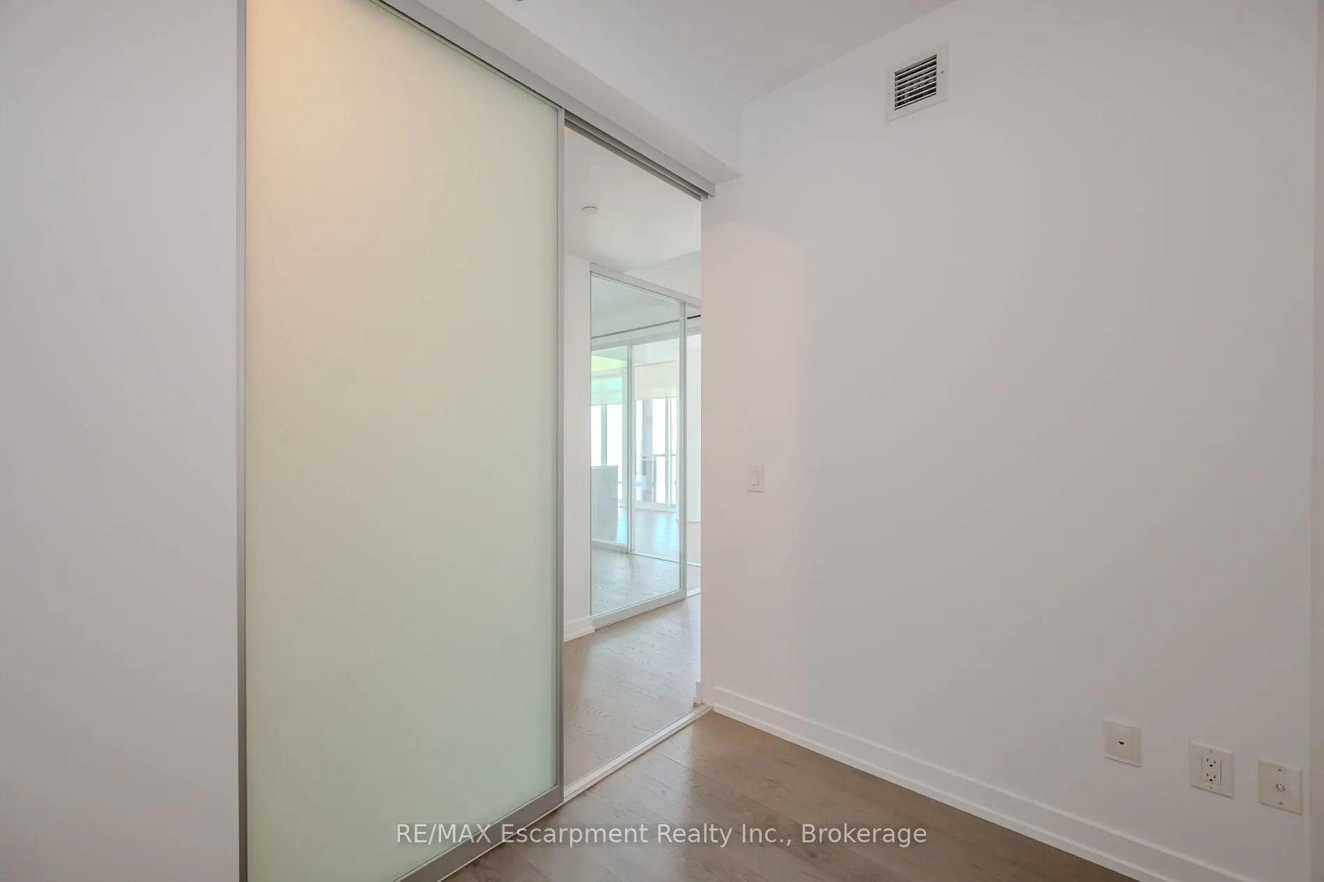 488 University Avenue, #2816