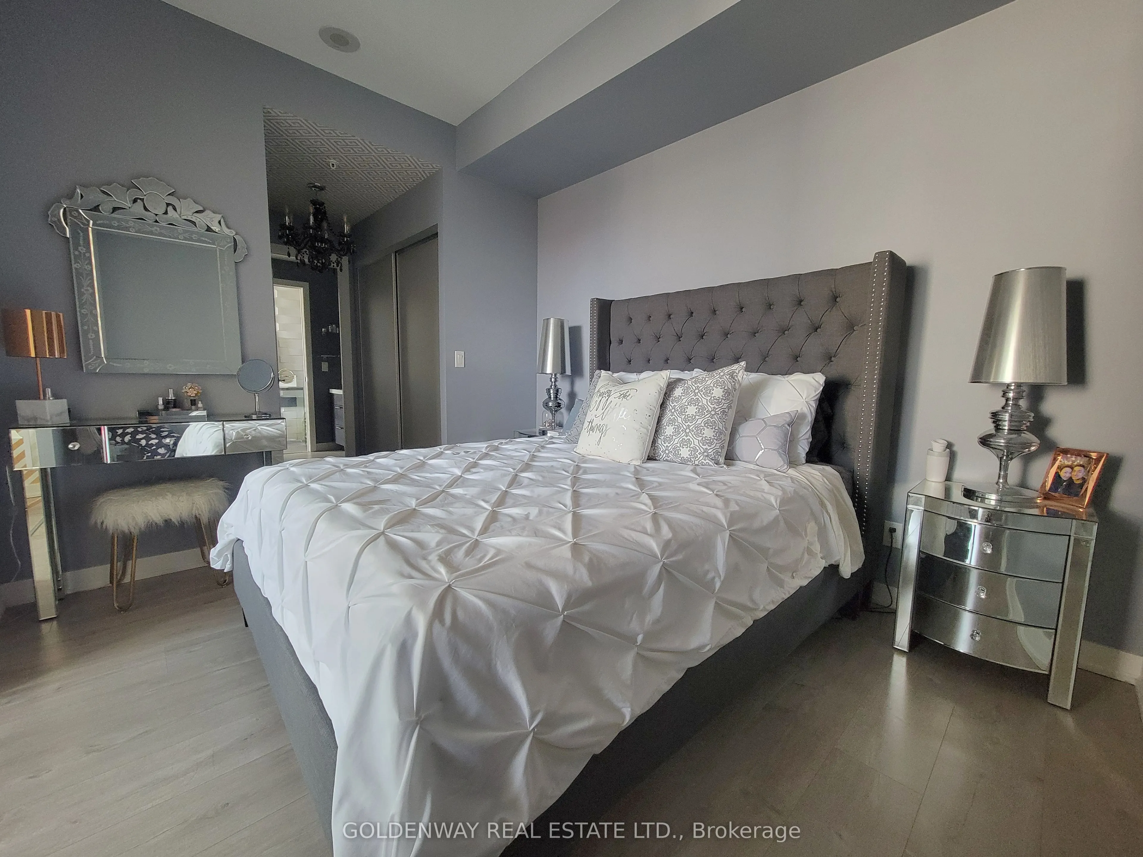 199 Richmond Street W, #1101