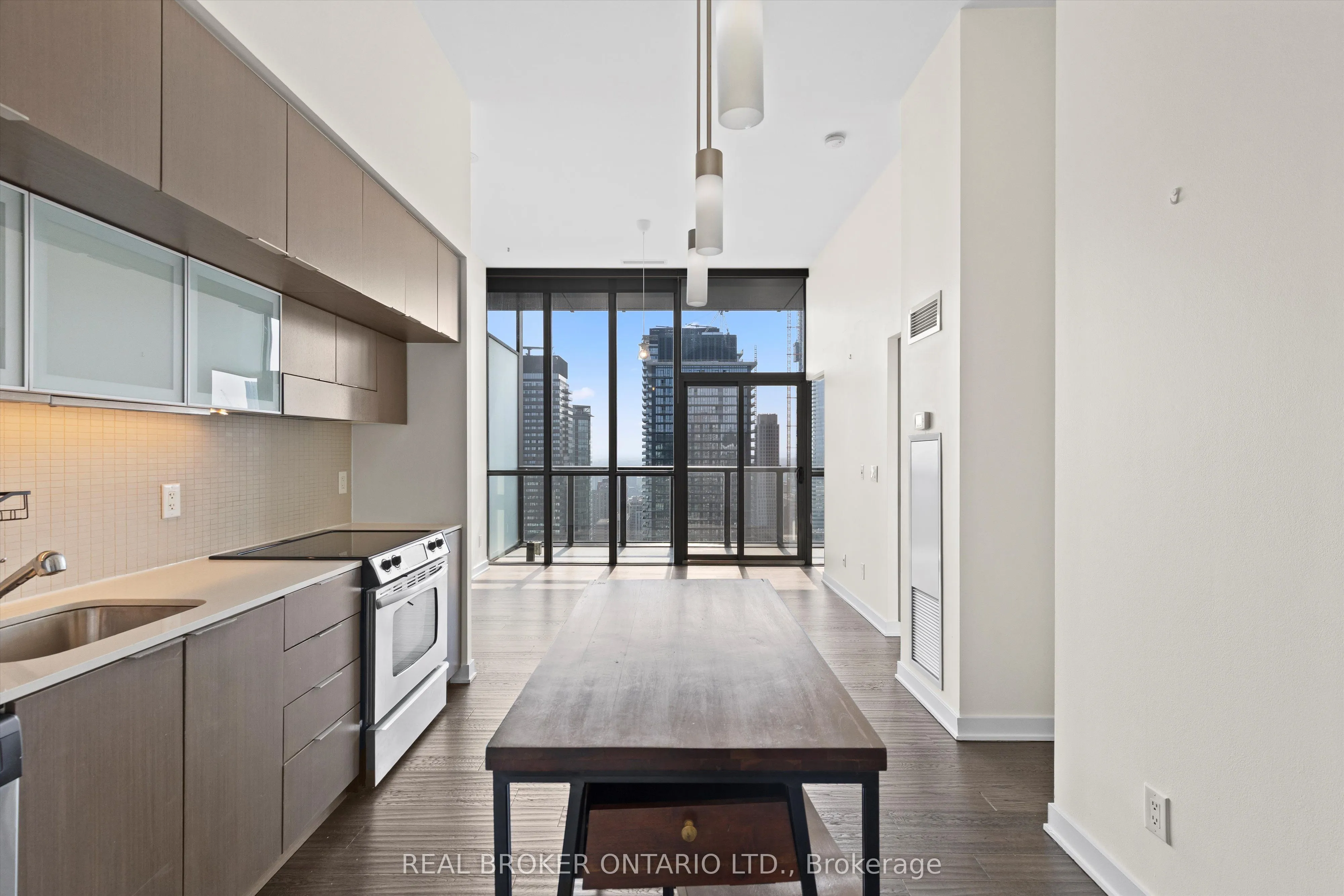 110 Charles Street E, #PH 4403