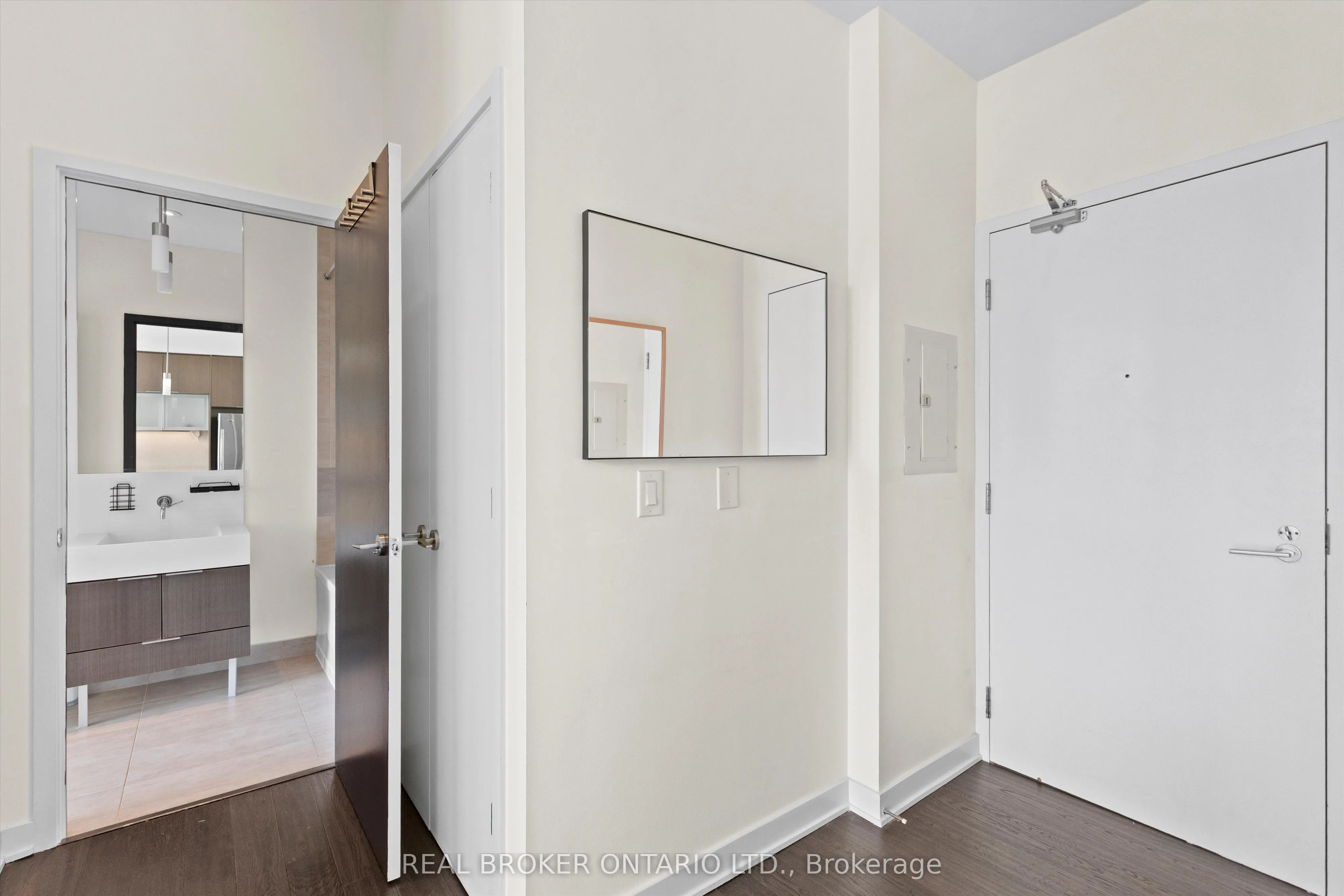 110 Charles Street E, #PH 4403