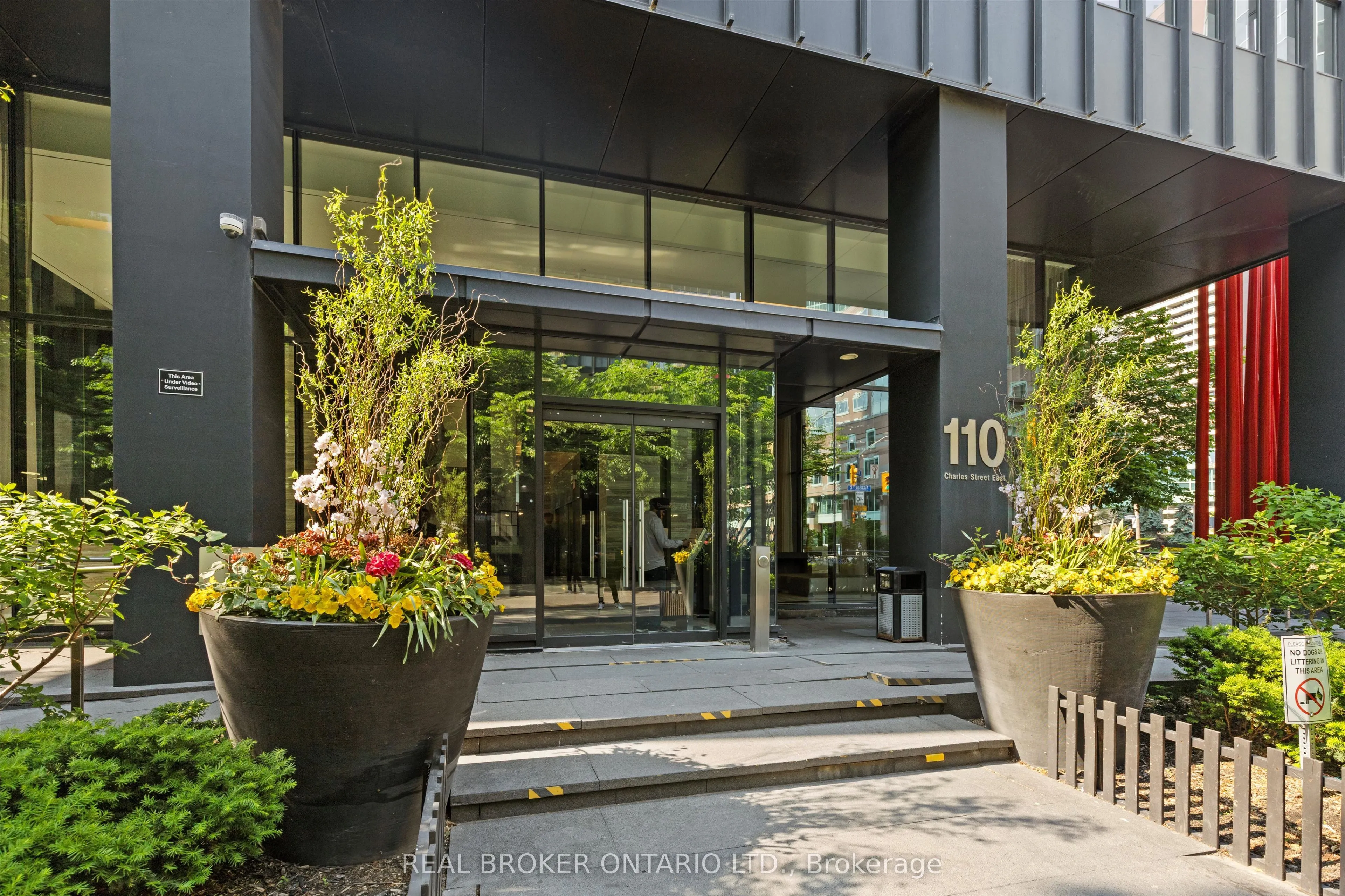 110 Charles Street E, #PH 4403