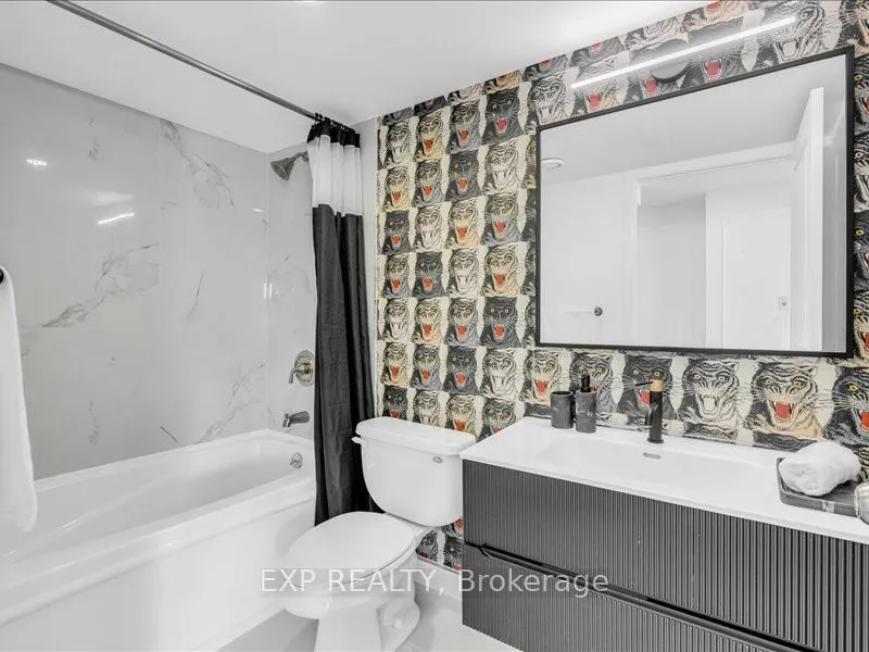 210 Victoria Street, #1816