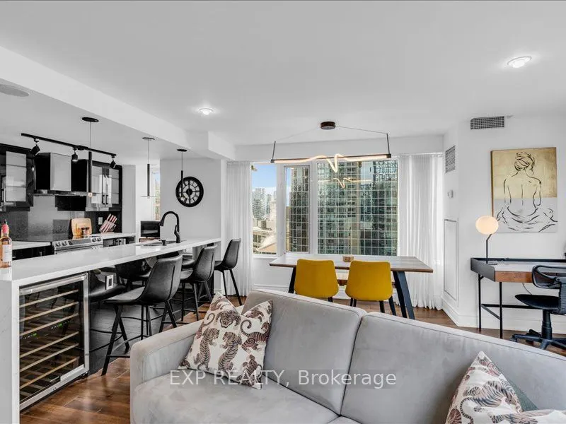 210 Victoria Street, #1816