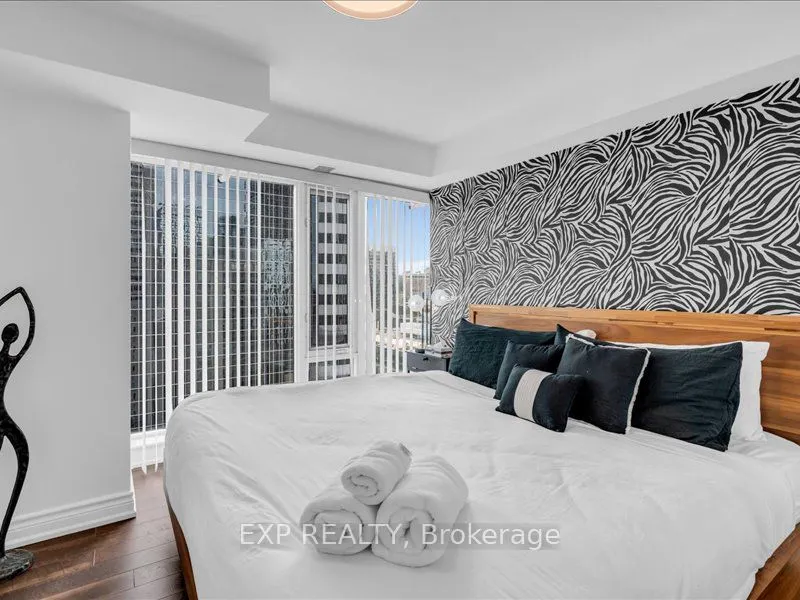 210 Victoria Street, #1816