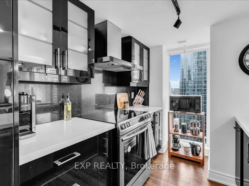 210 Victoria Street, #1816