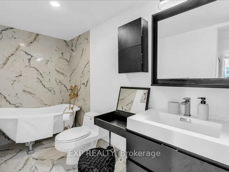 210 Victoria Street, #1816