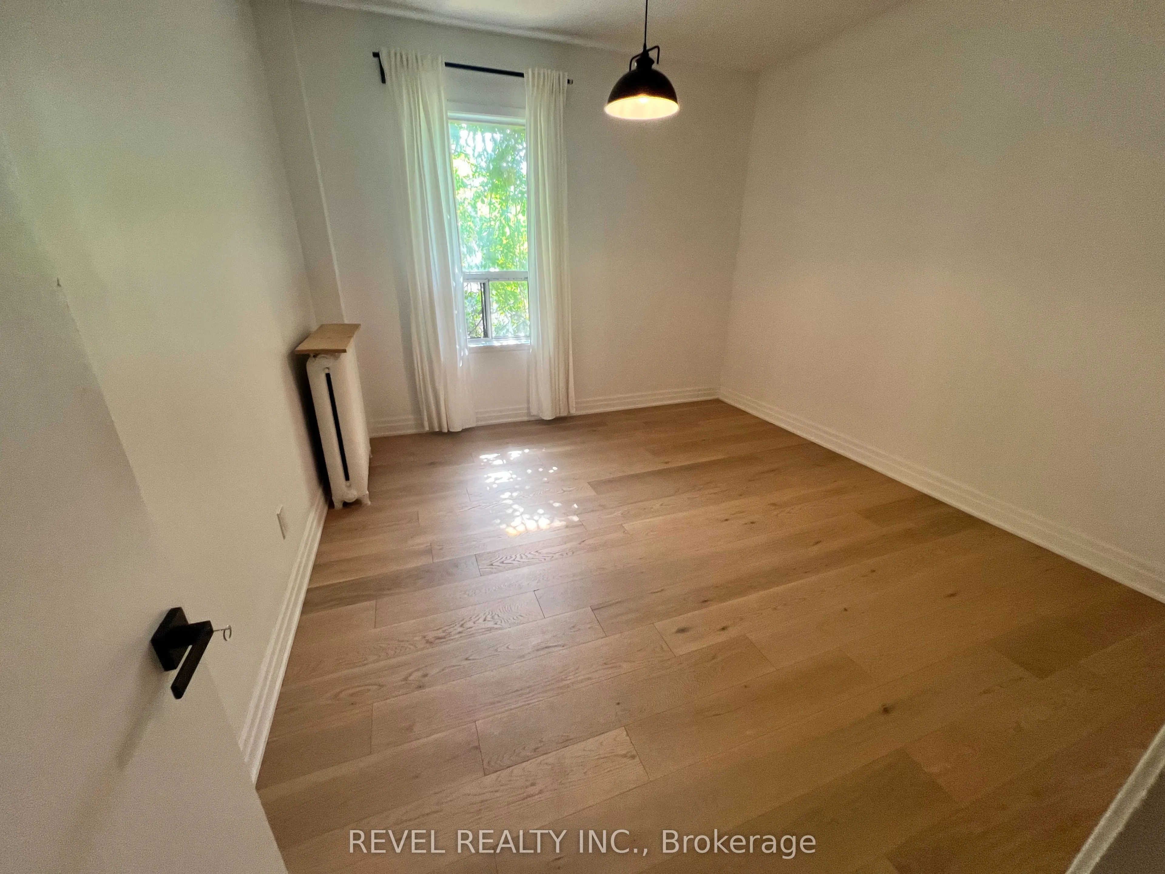 761 Dundas Street W, #A (Upper)