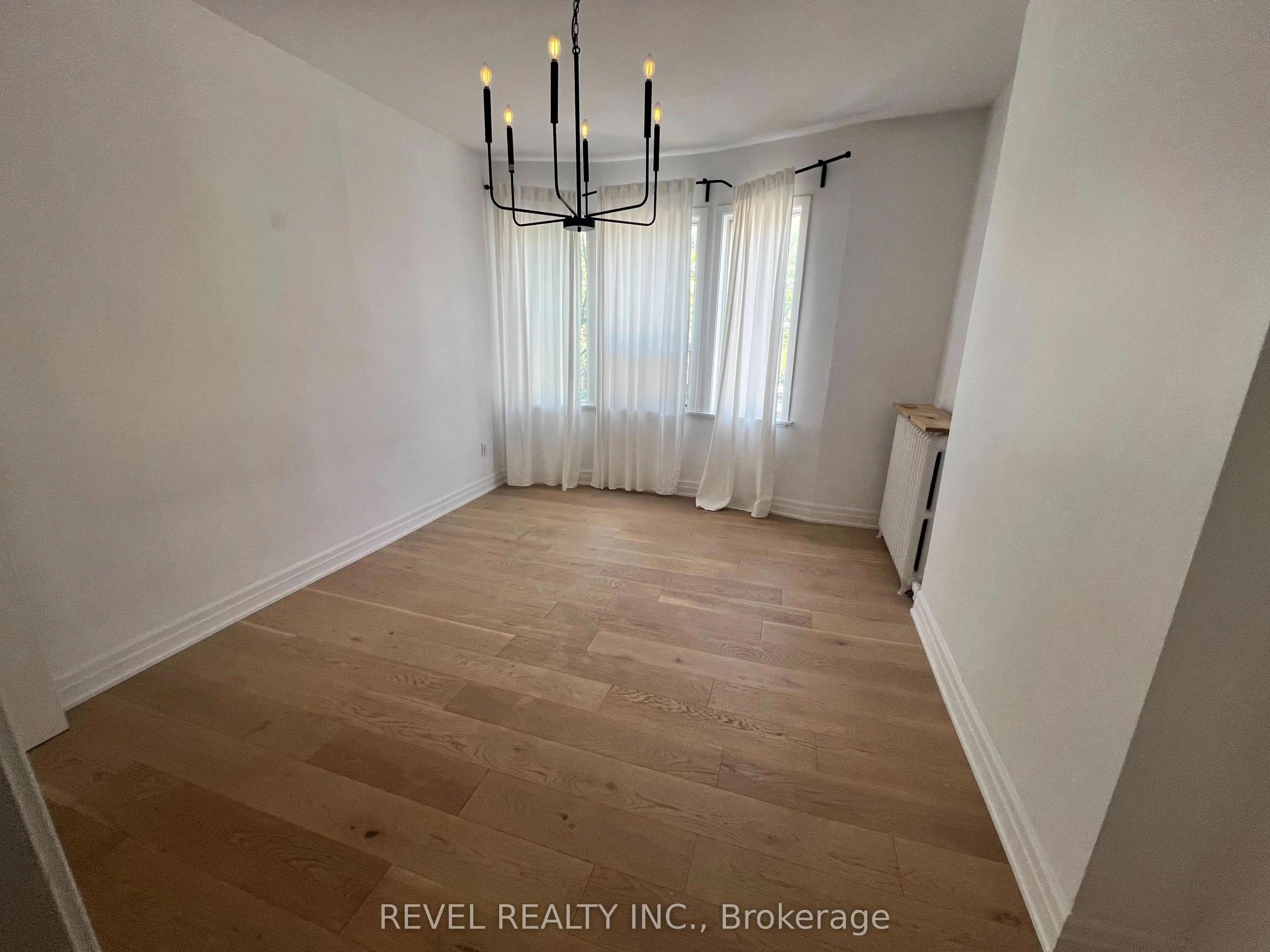 761 Dundas Street W, #A (Upper)