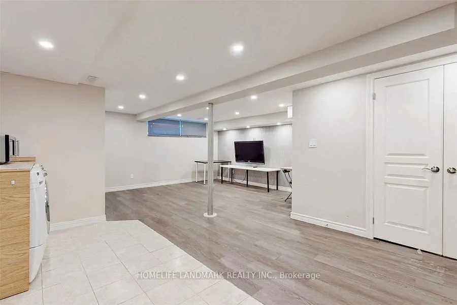 99 Painswick Crescent, #Lower