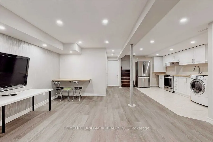 99 Painswick Crescent, #Lower