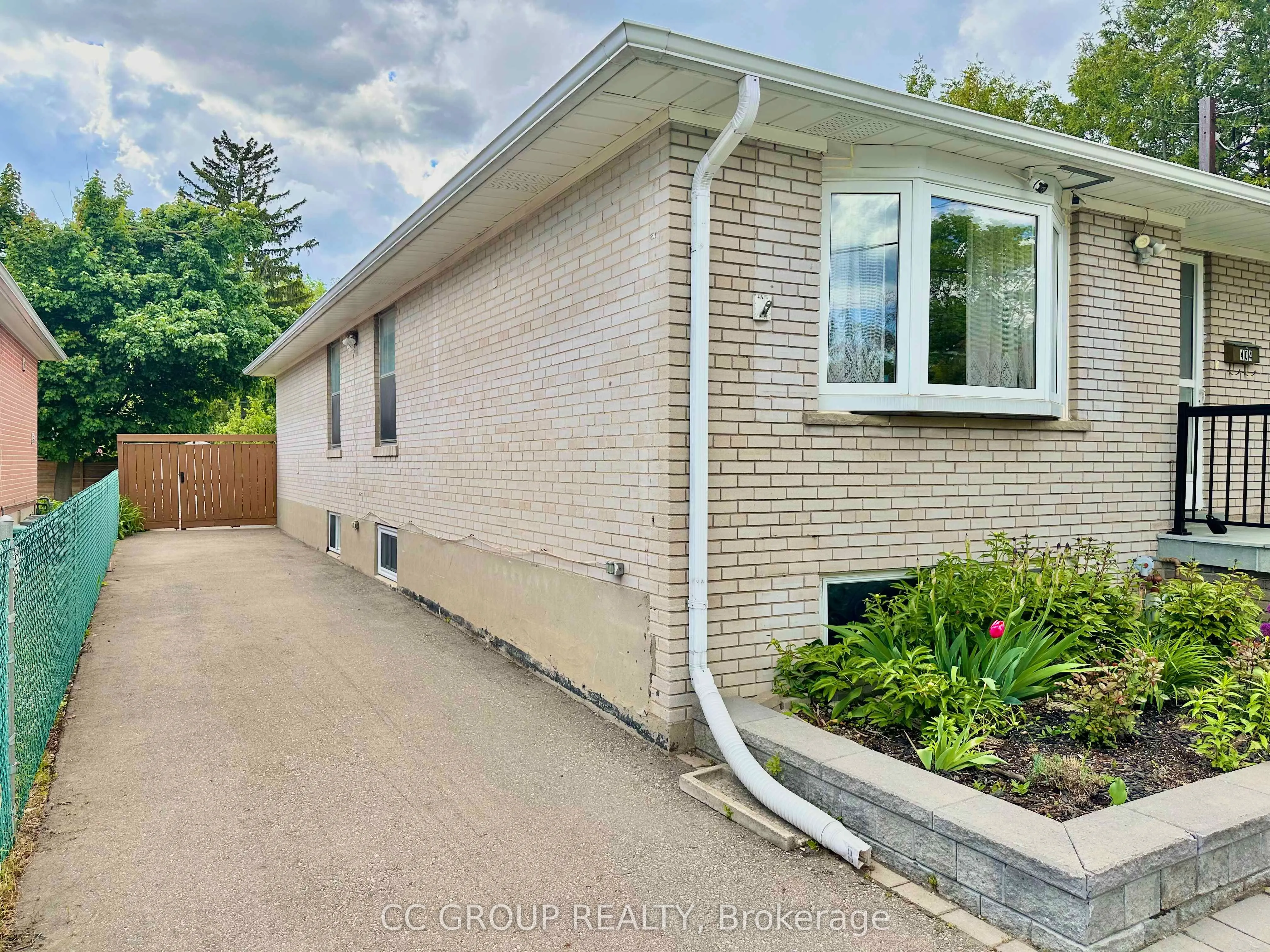 404 Willowdale Avenue