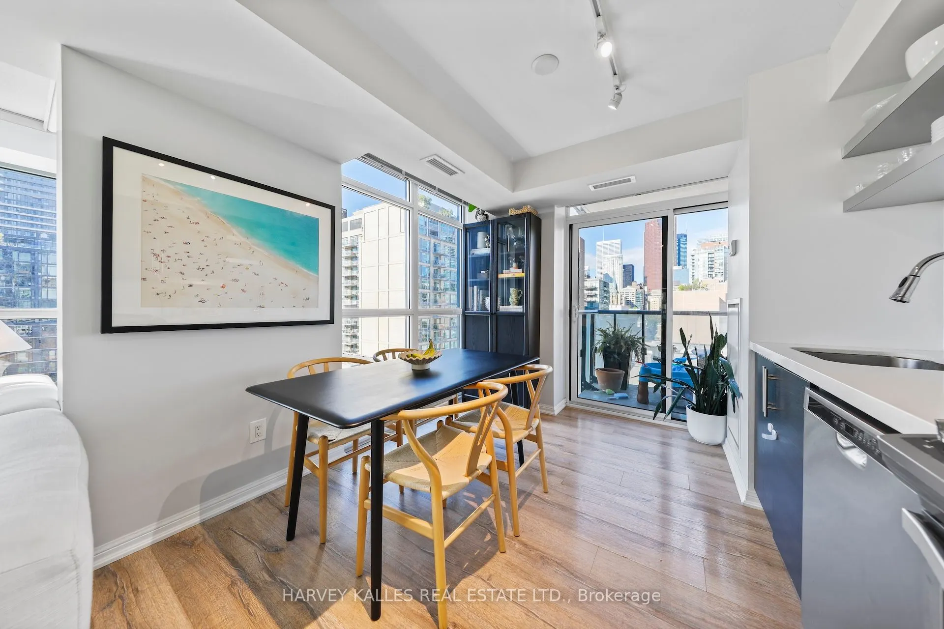 400 Adelaide Street, #1106