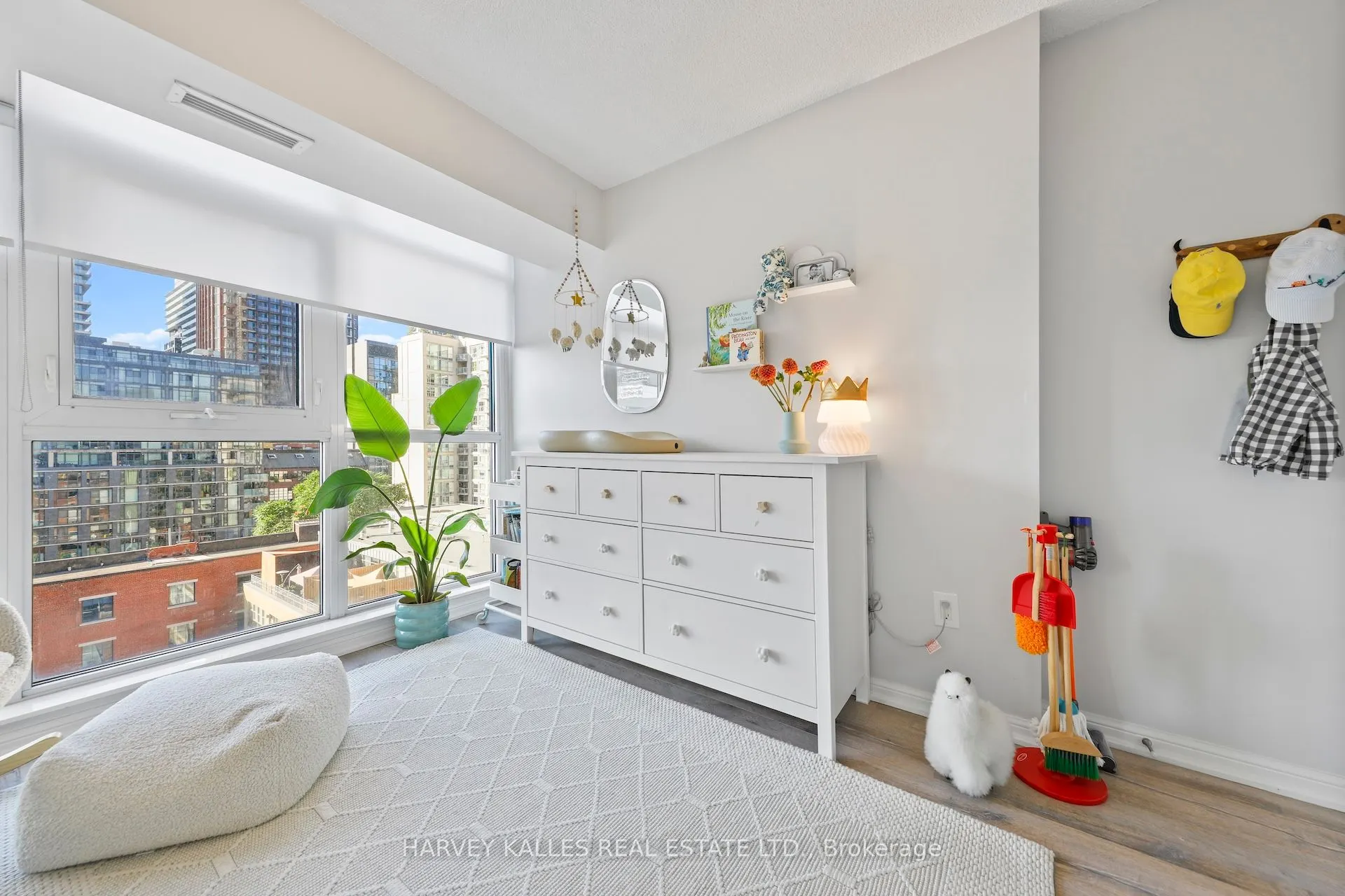 400 Adelaide Street, #1106