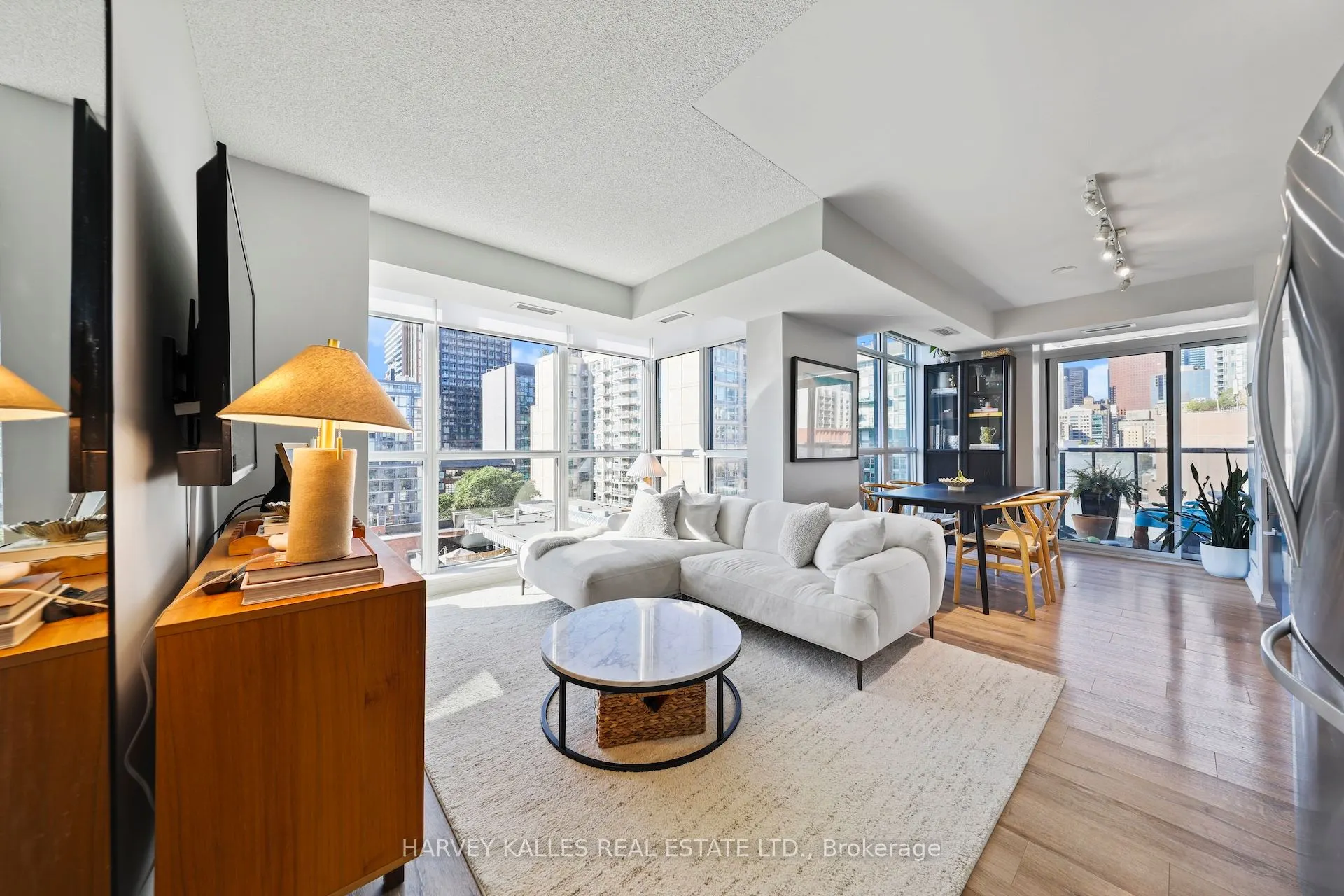 400 Adelaide Street, #1106