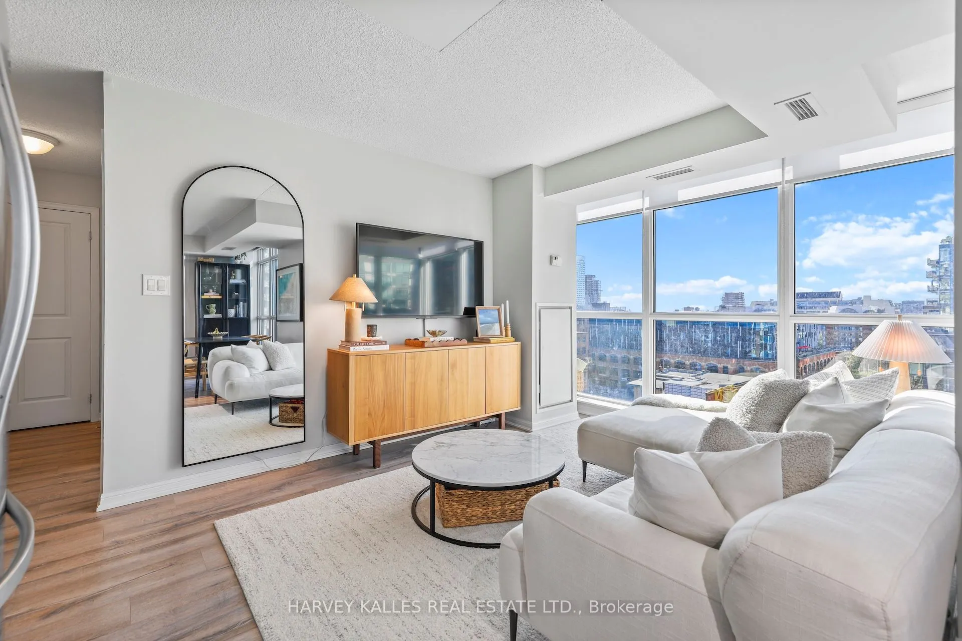 400 Adelaide Street, #1106