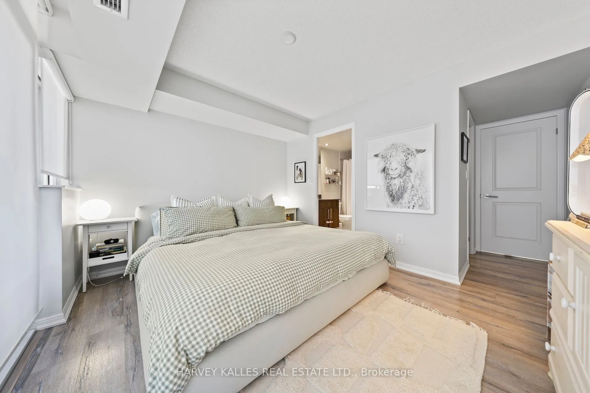 400 Adelaide Street, #1106