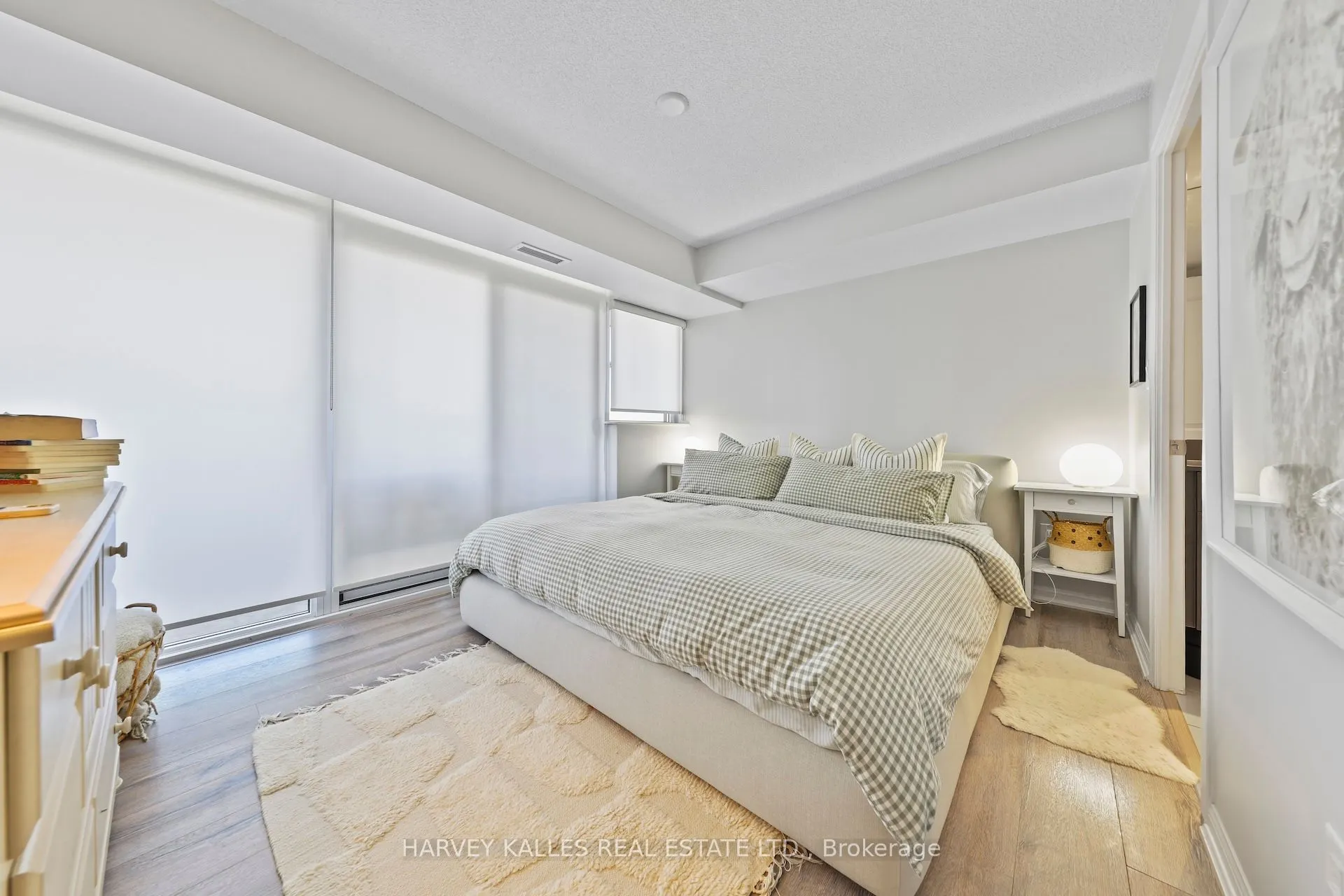 400 Adelaide Street, #1106