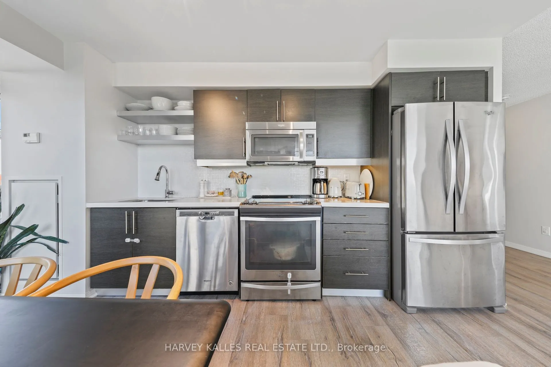 400 Adelaide Street, #1106