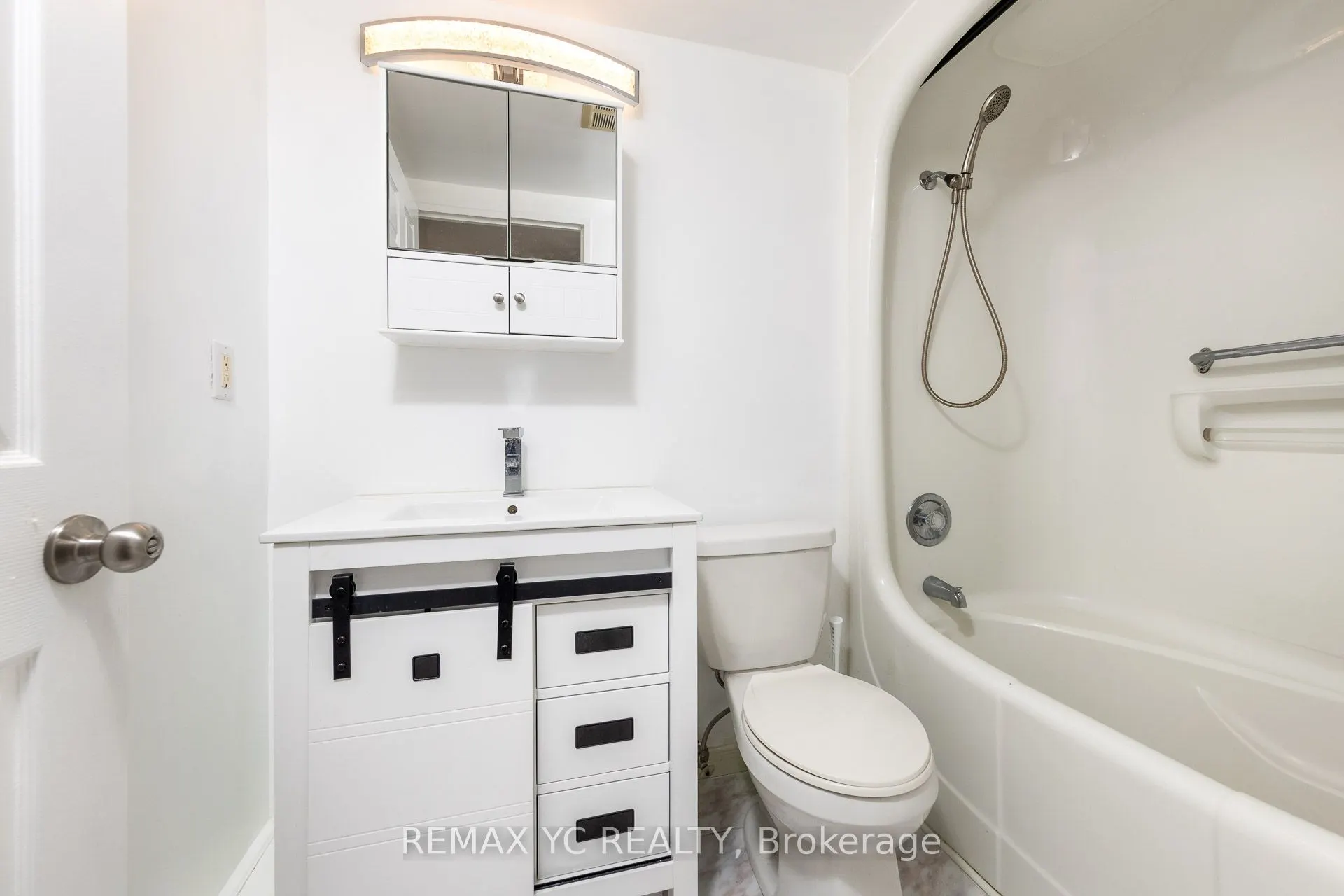 7 Bishop Avenue, #1013