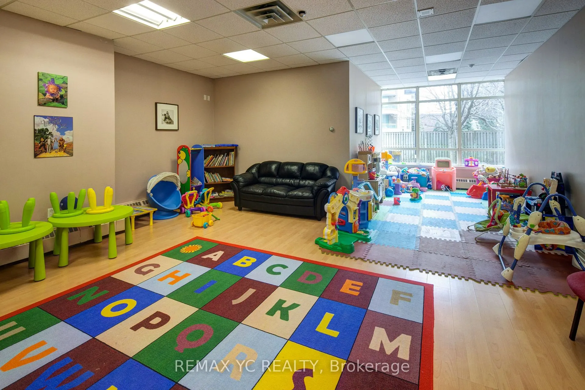 7 Bishop Avenue, #1013