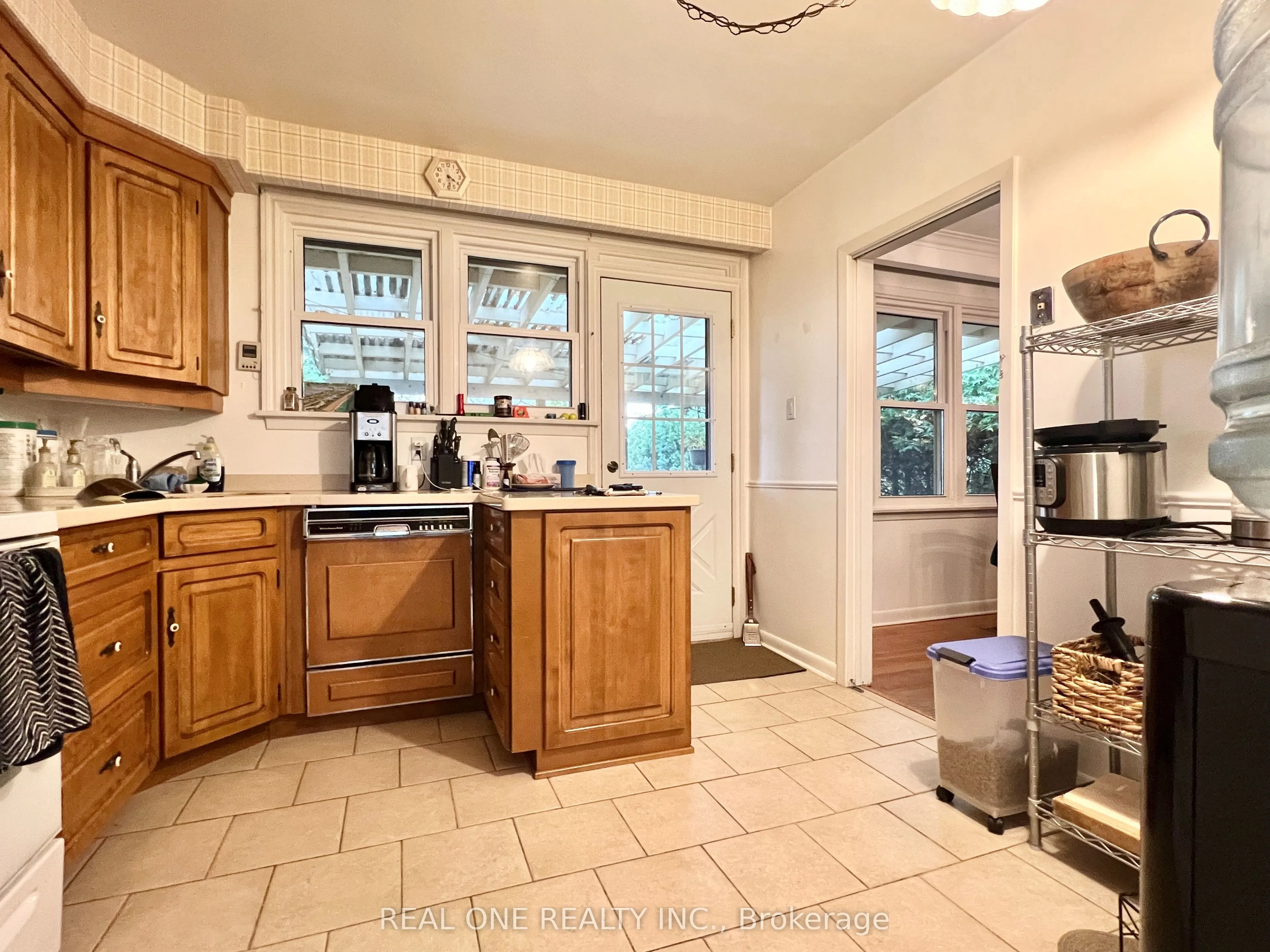 6 Fairhill Crescent