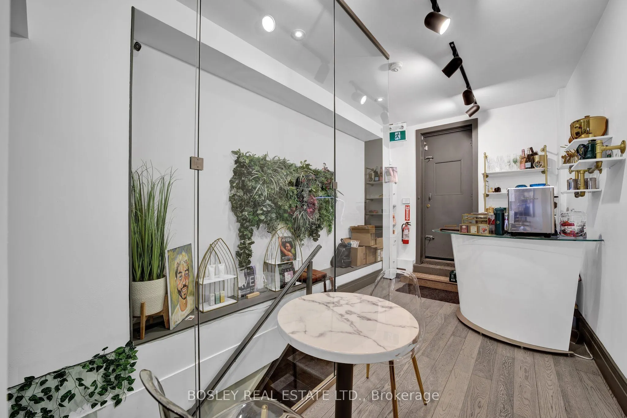 668 Queen Street W