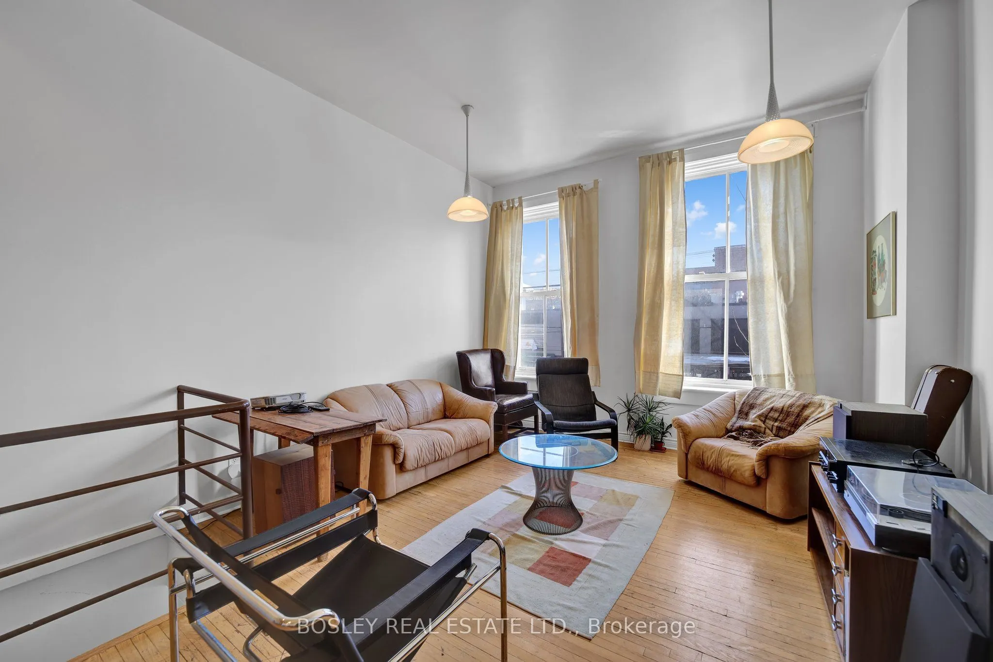 668 Queen Street W