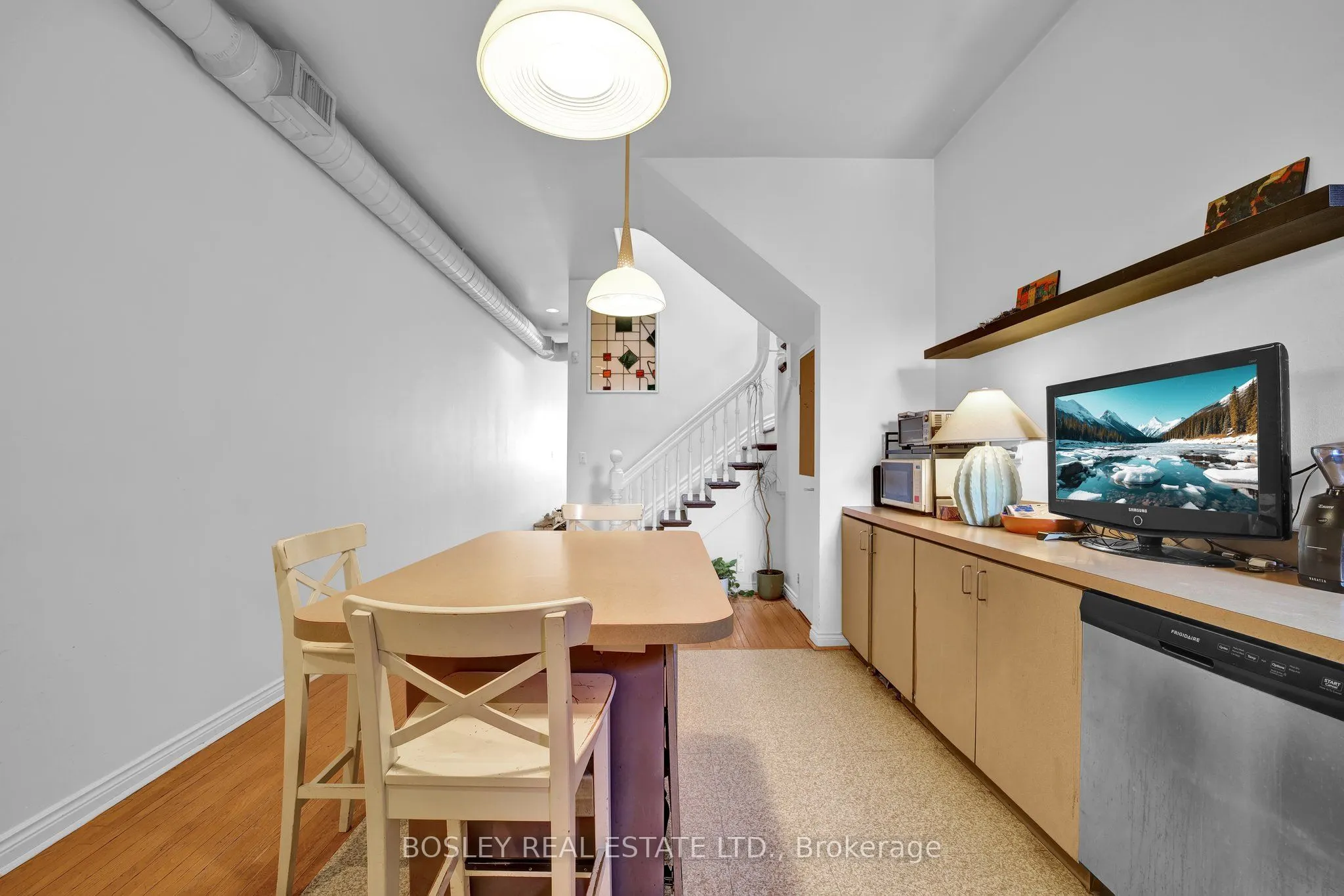 668 Queen Street W
