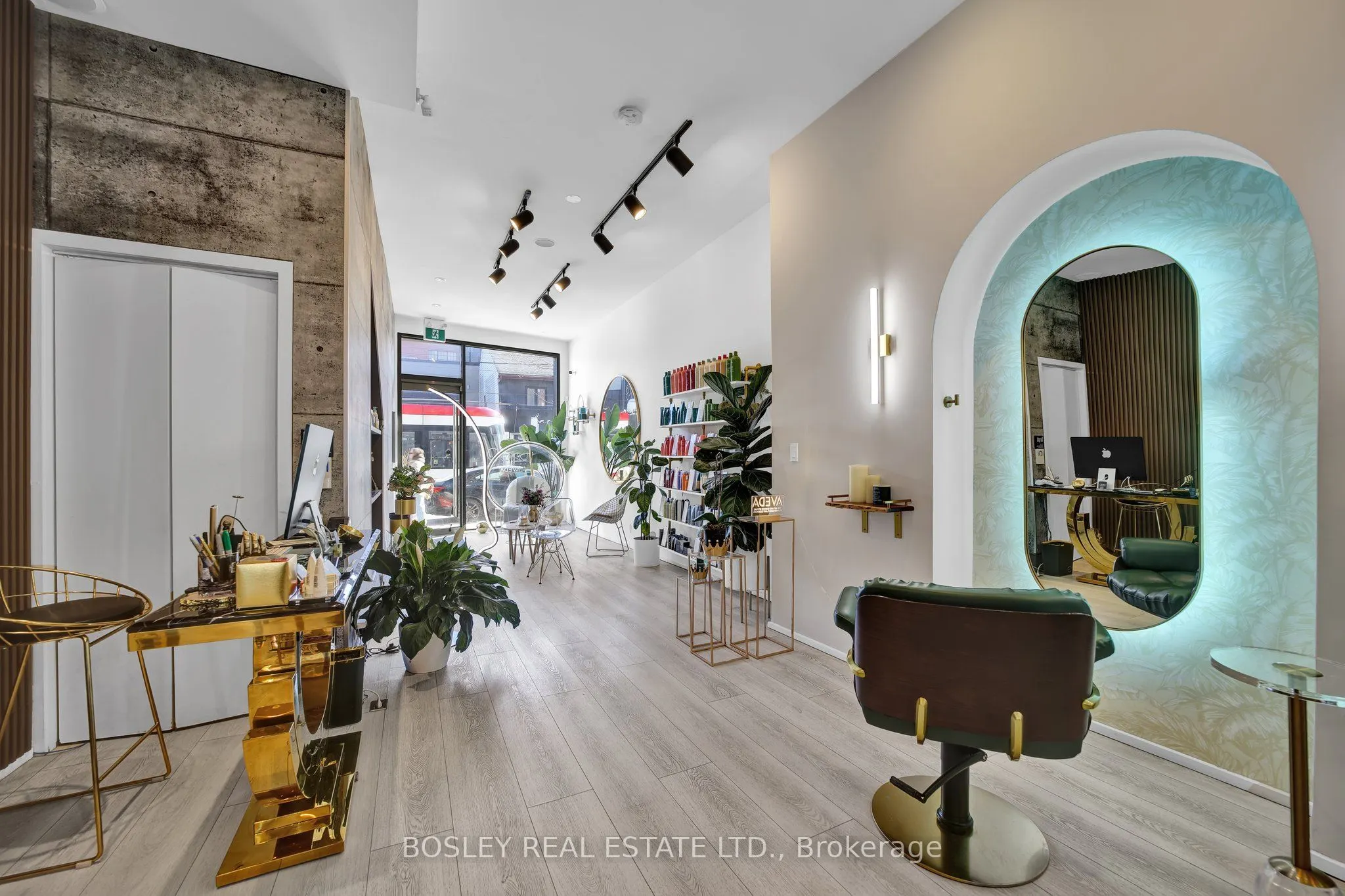668 Queen Street W