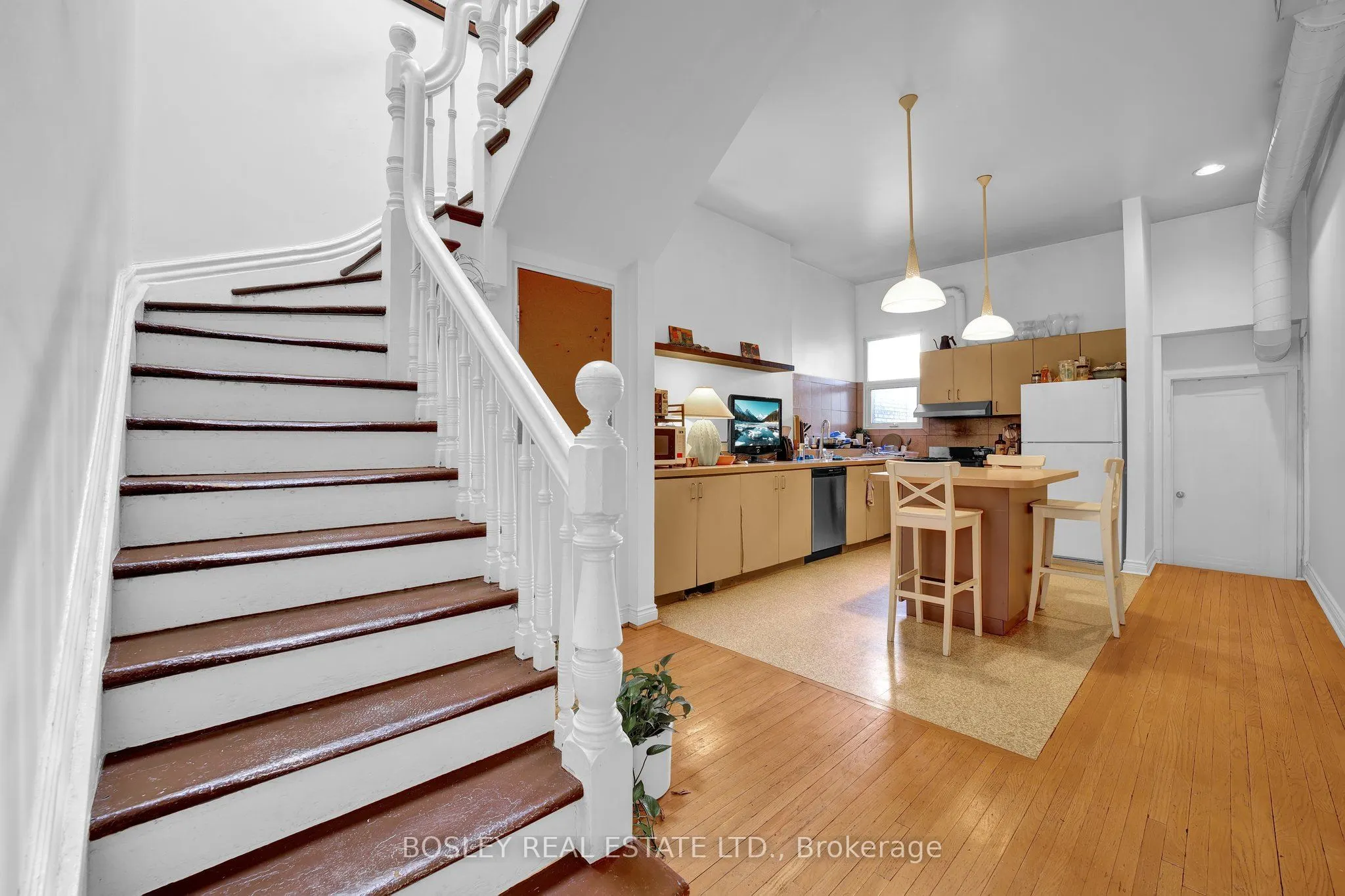 668 Queen Street W