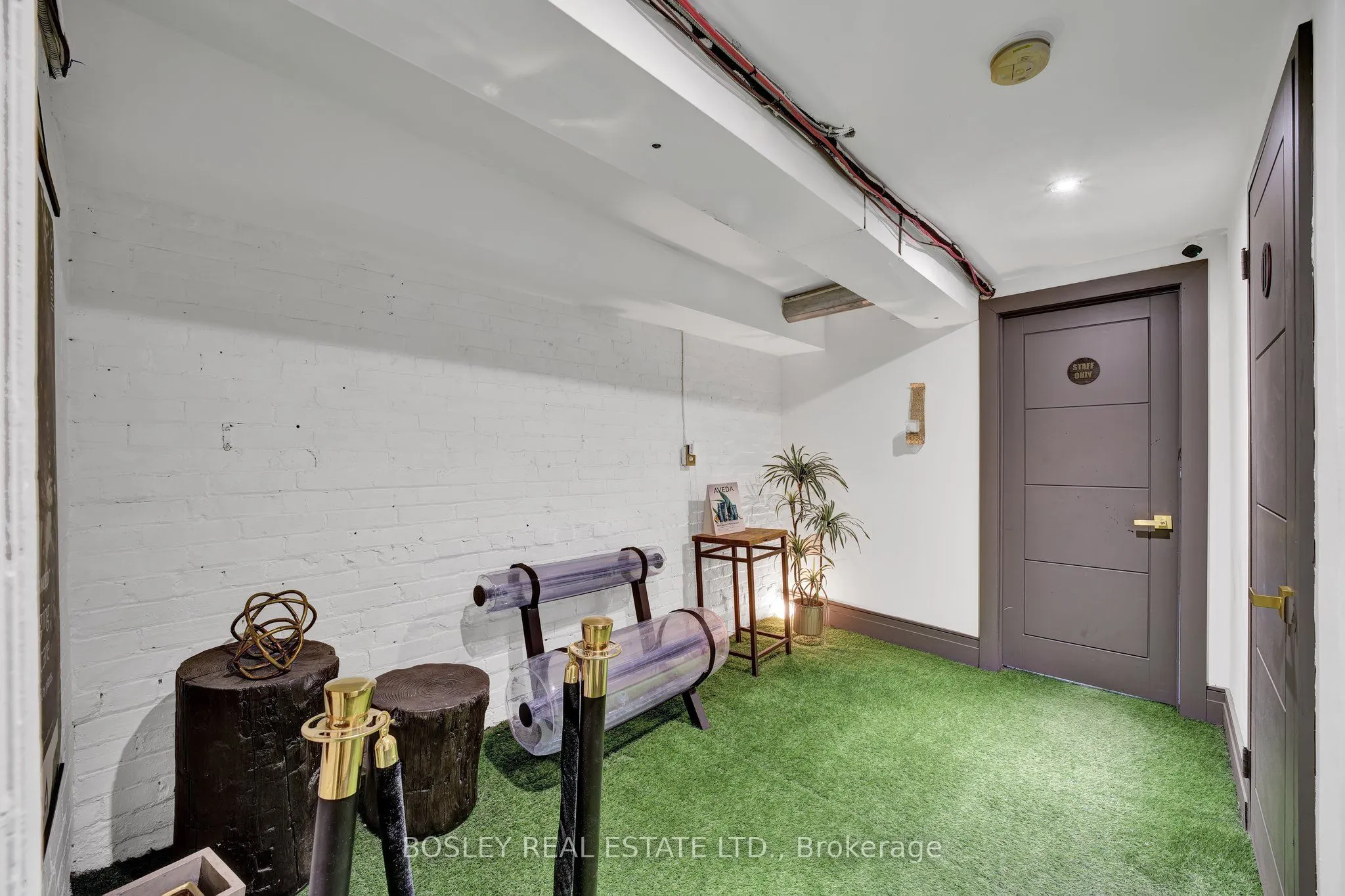668 Queen Street W