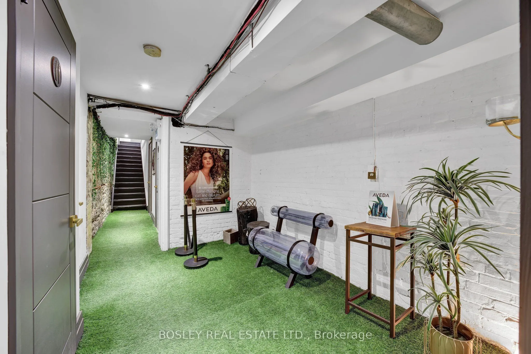 668 Queen Street W