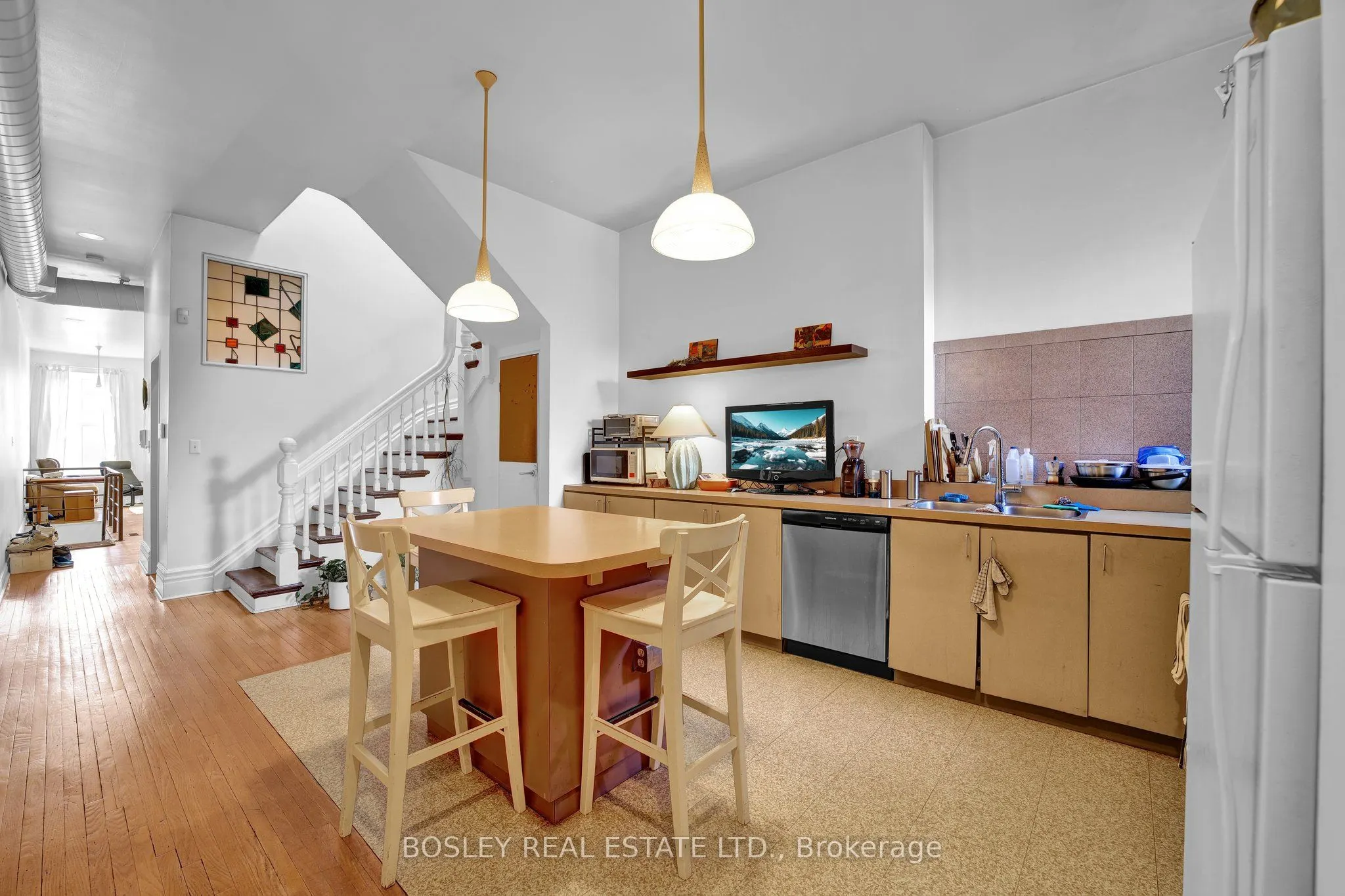 668 Queen Street W