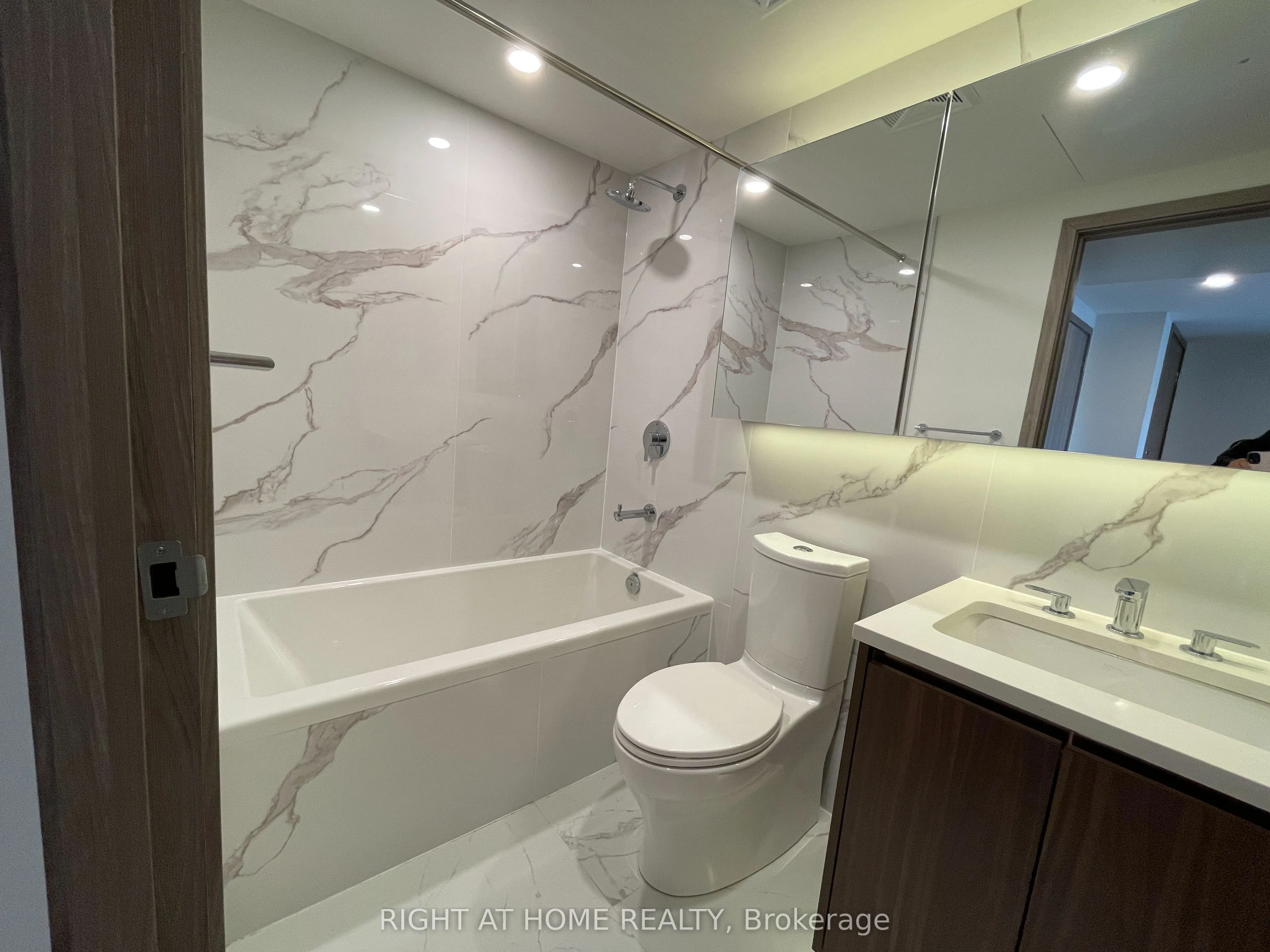 3 Concord Cityplace Way, #2012