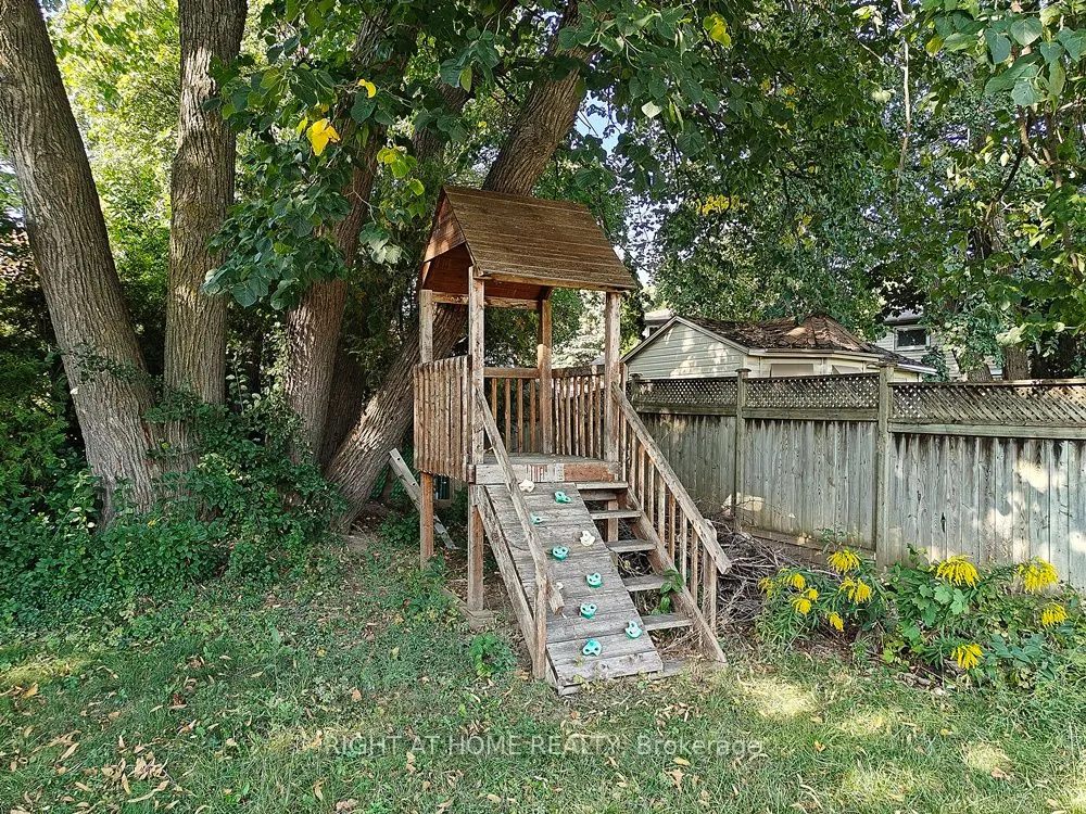 182 mcnicoll Avenue