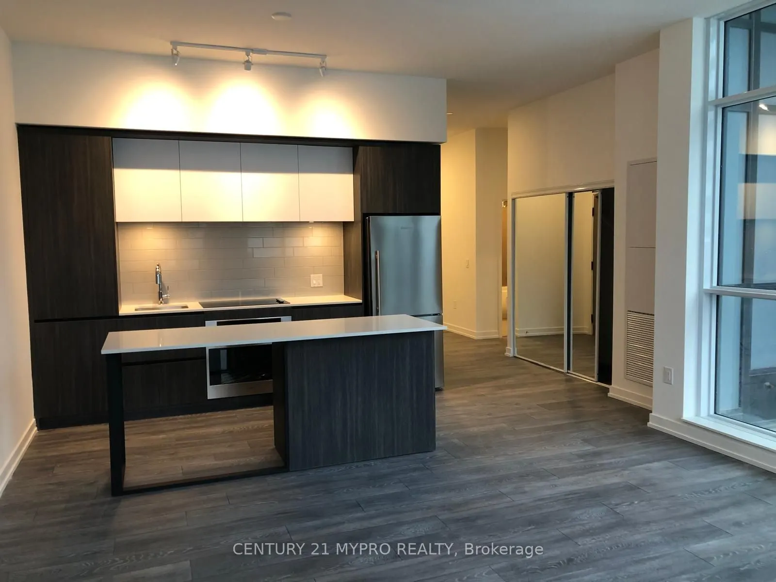 225 Sumach Street, #402
