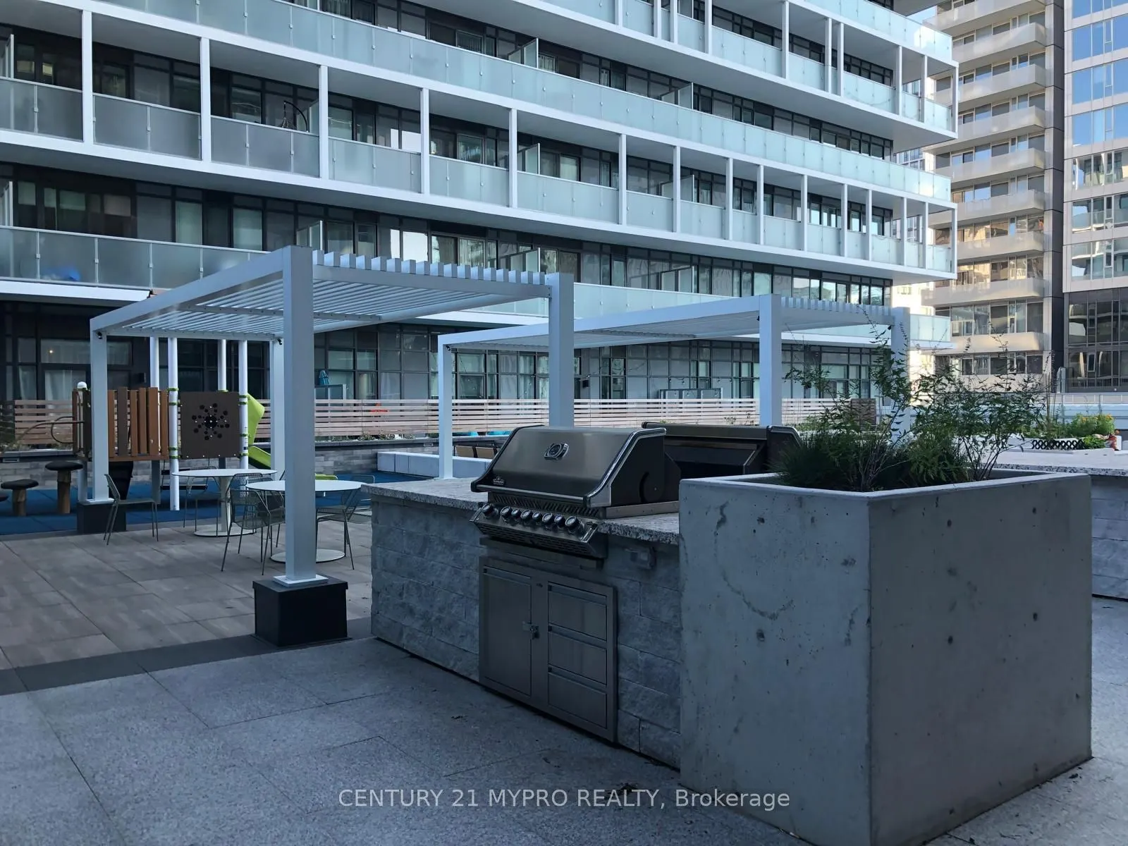 225 Sumach Street, #402