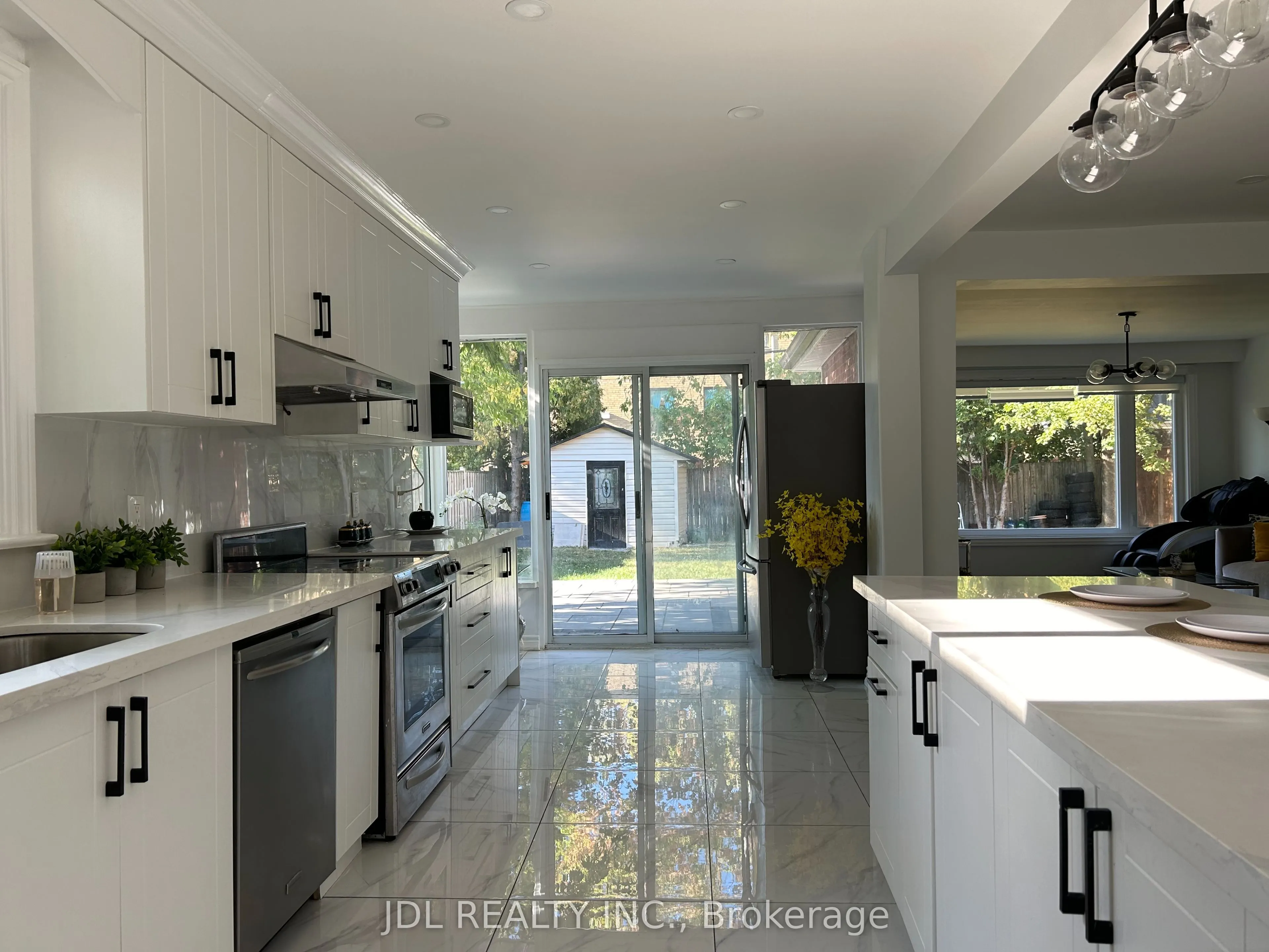 18 Cadillac Ave Avenue