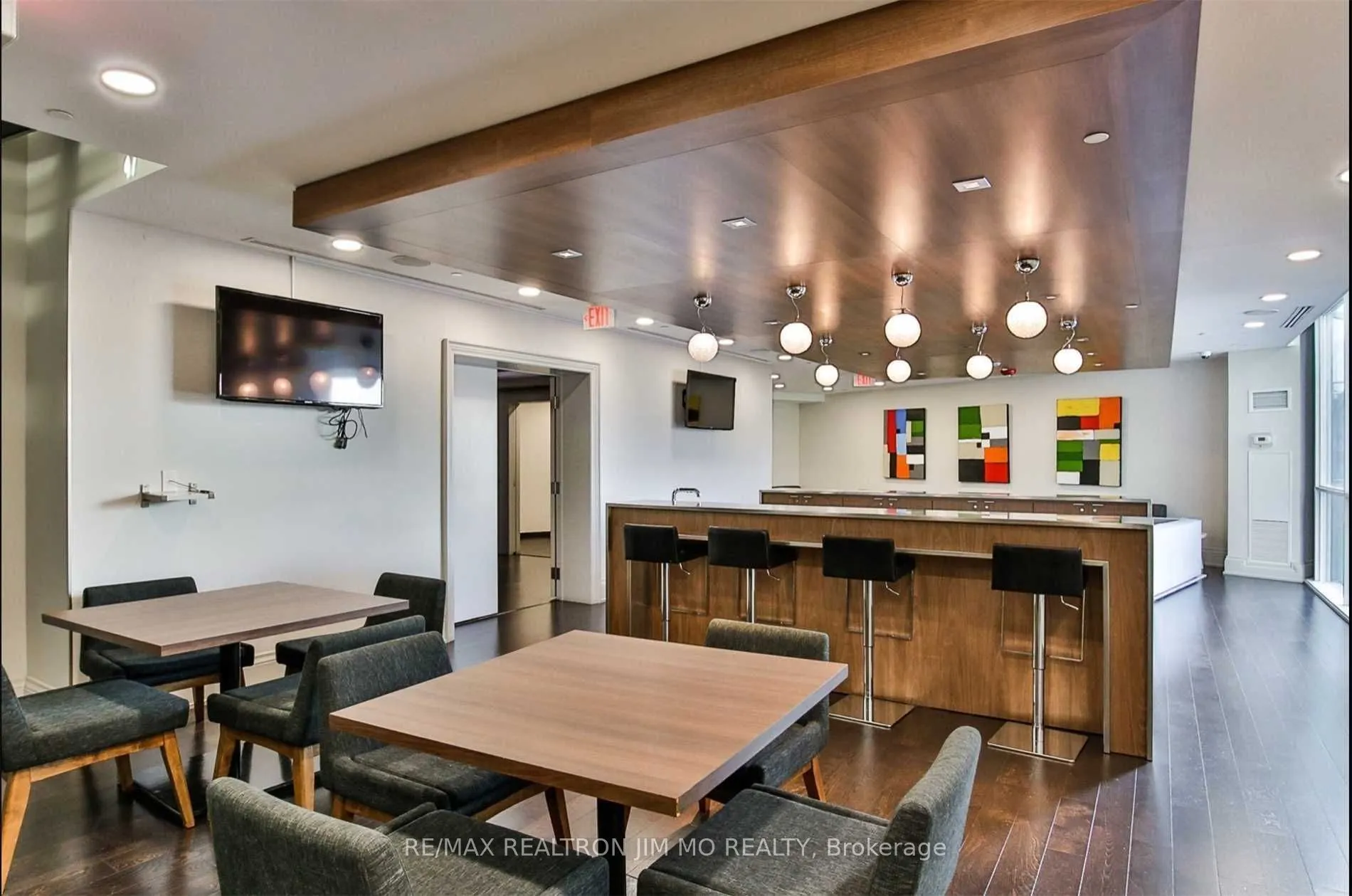 20 Bruyeres Mews, #727