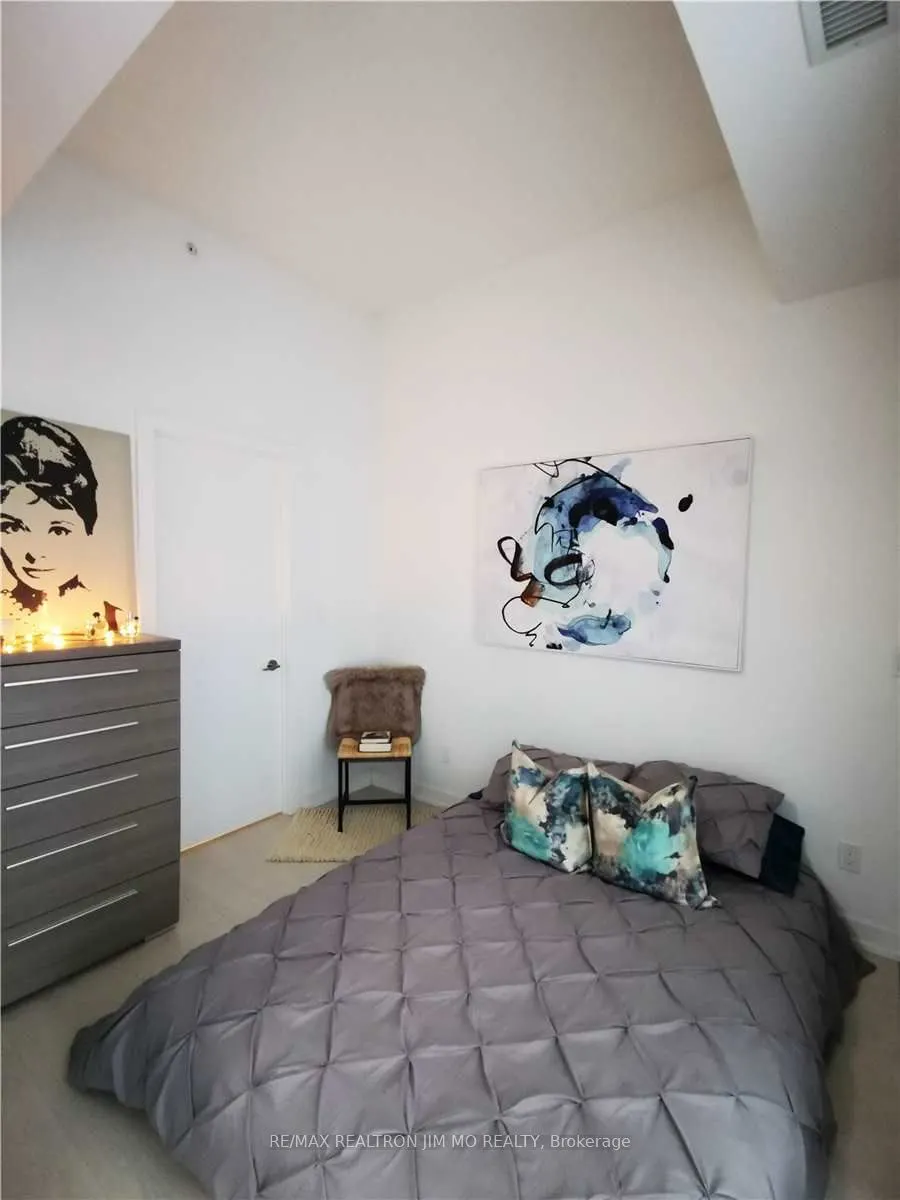 20 Bruyeres Mews, #727