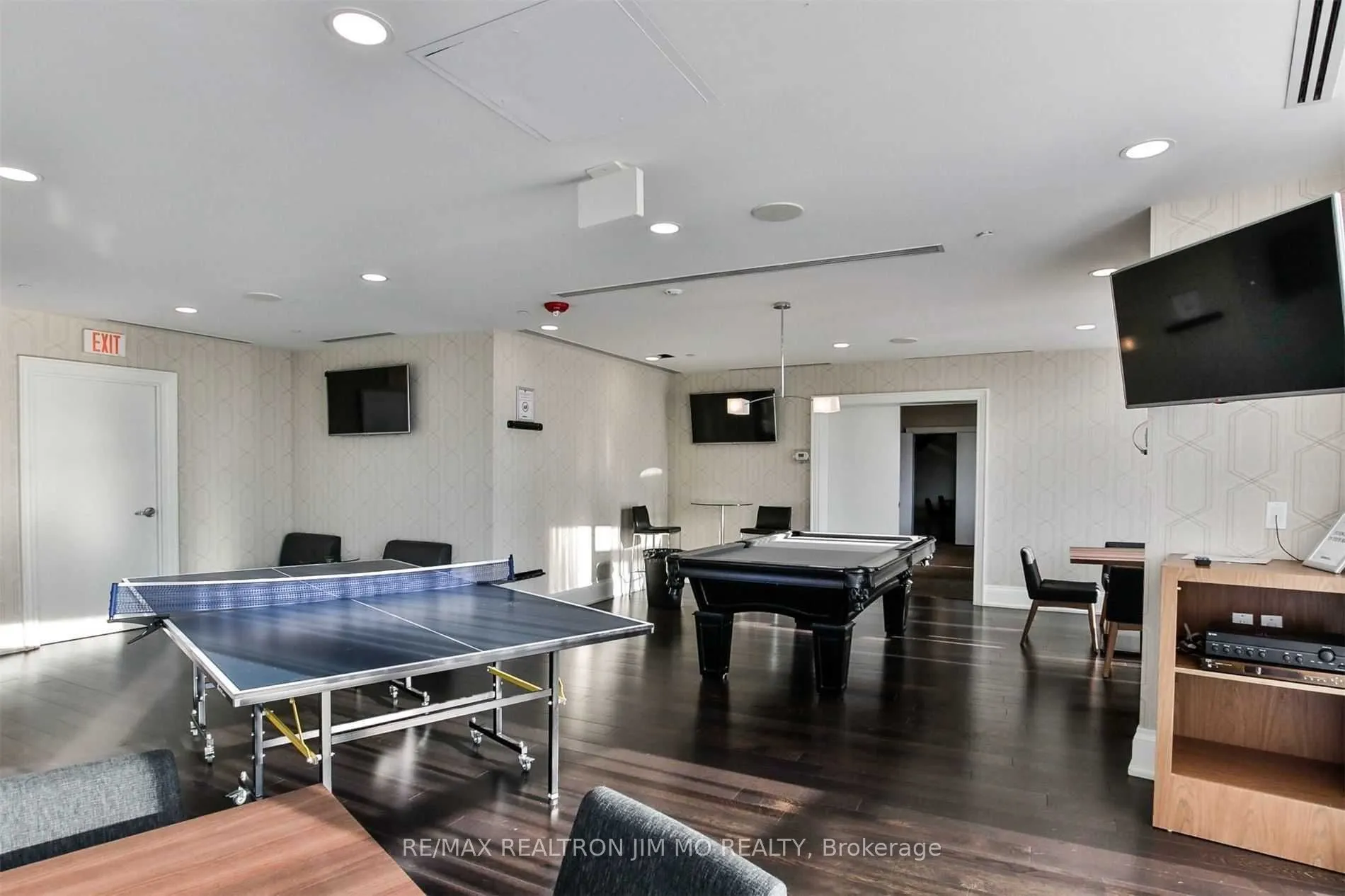 20 Bruyeres Mews, #727