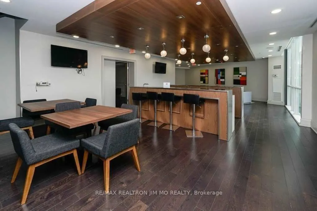 20 Bruyeres Mews, #727