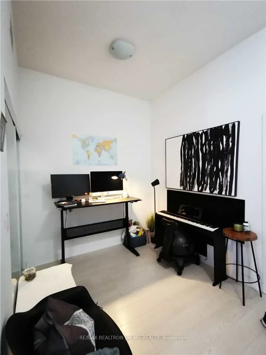 20 Bruyeres Mews, #727