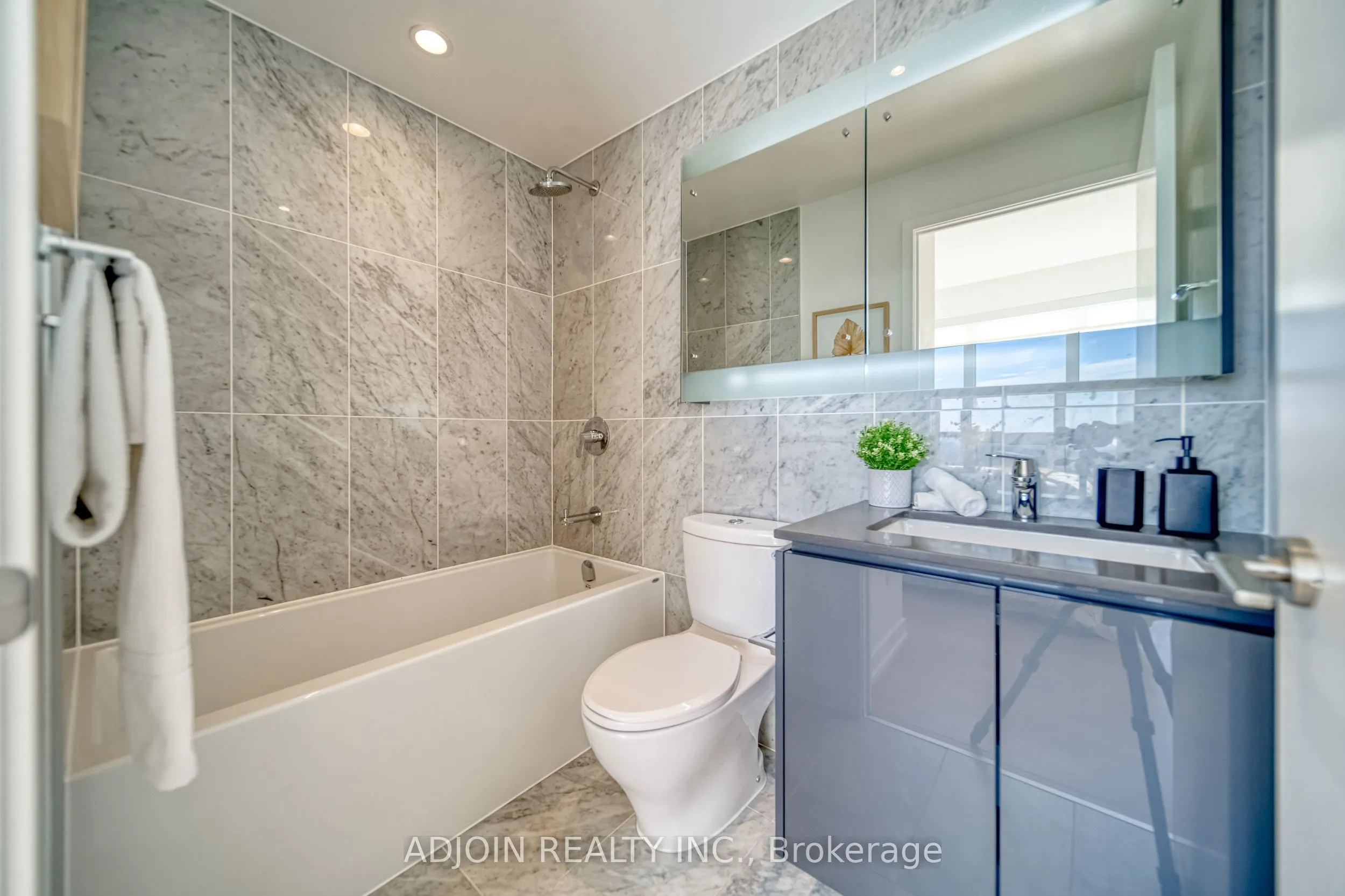 115 Mcmahon Drive, #3110