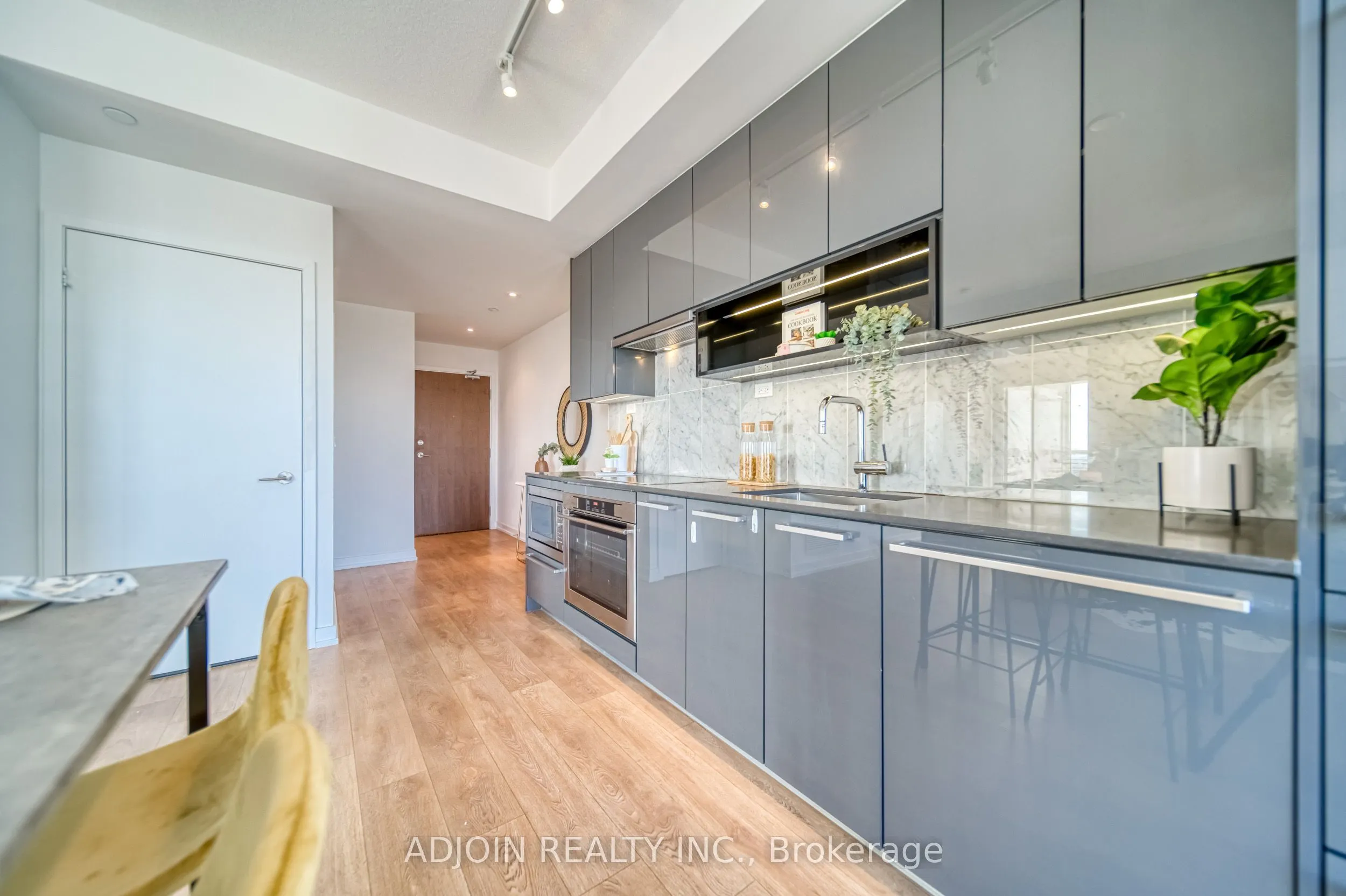 115 Mcmahon Drive, #3110