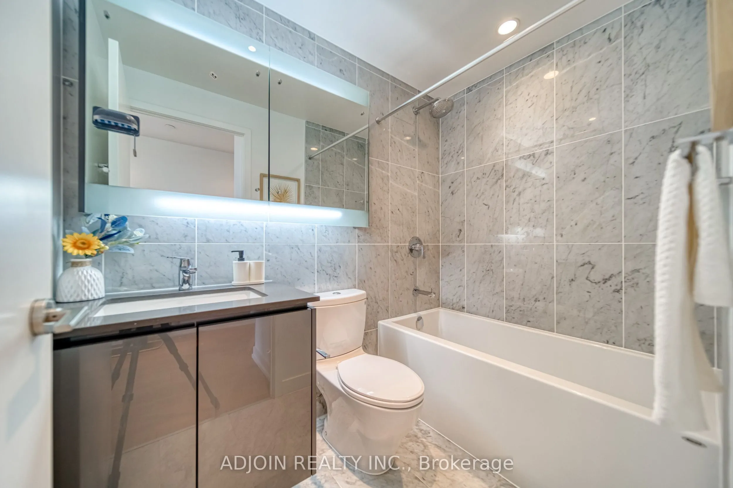 115 Mcmahon Drive, #3110